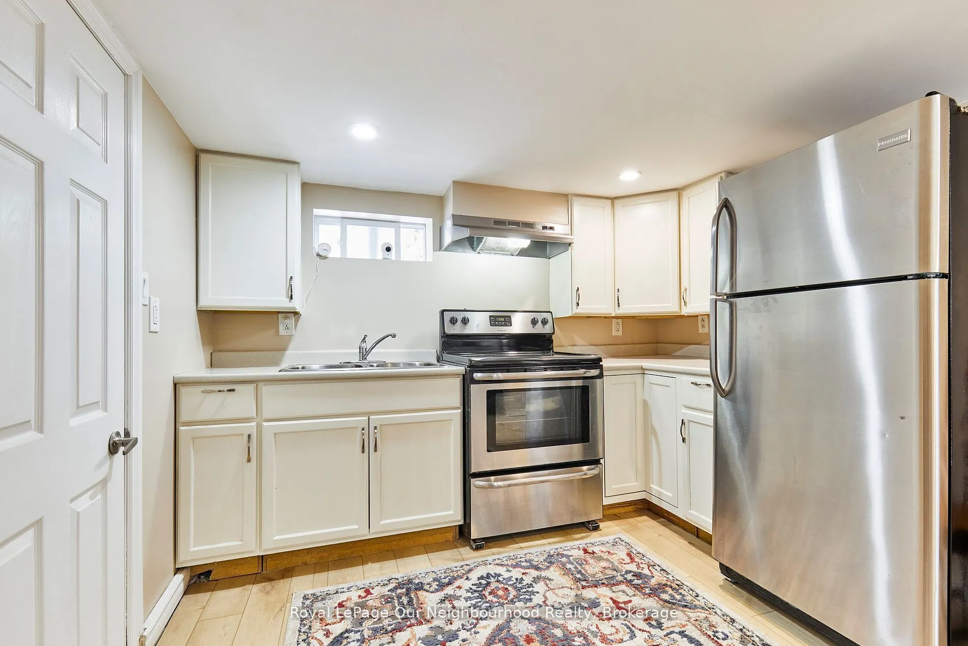 738 Simcoe Street N