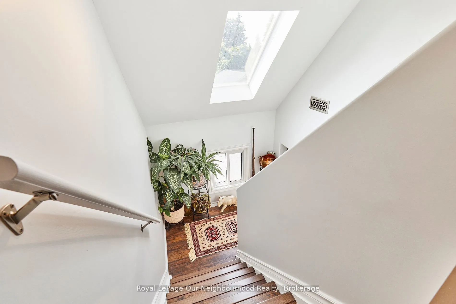 738 Simcoe Street N