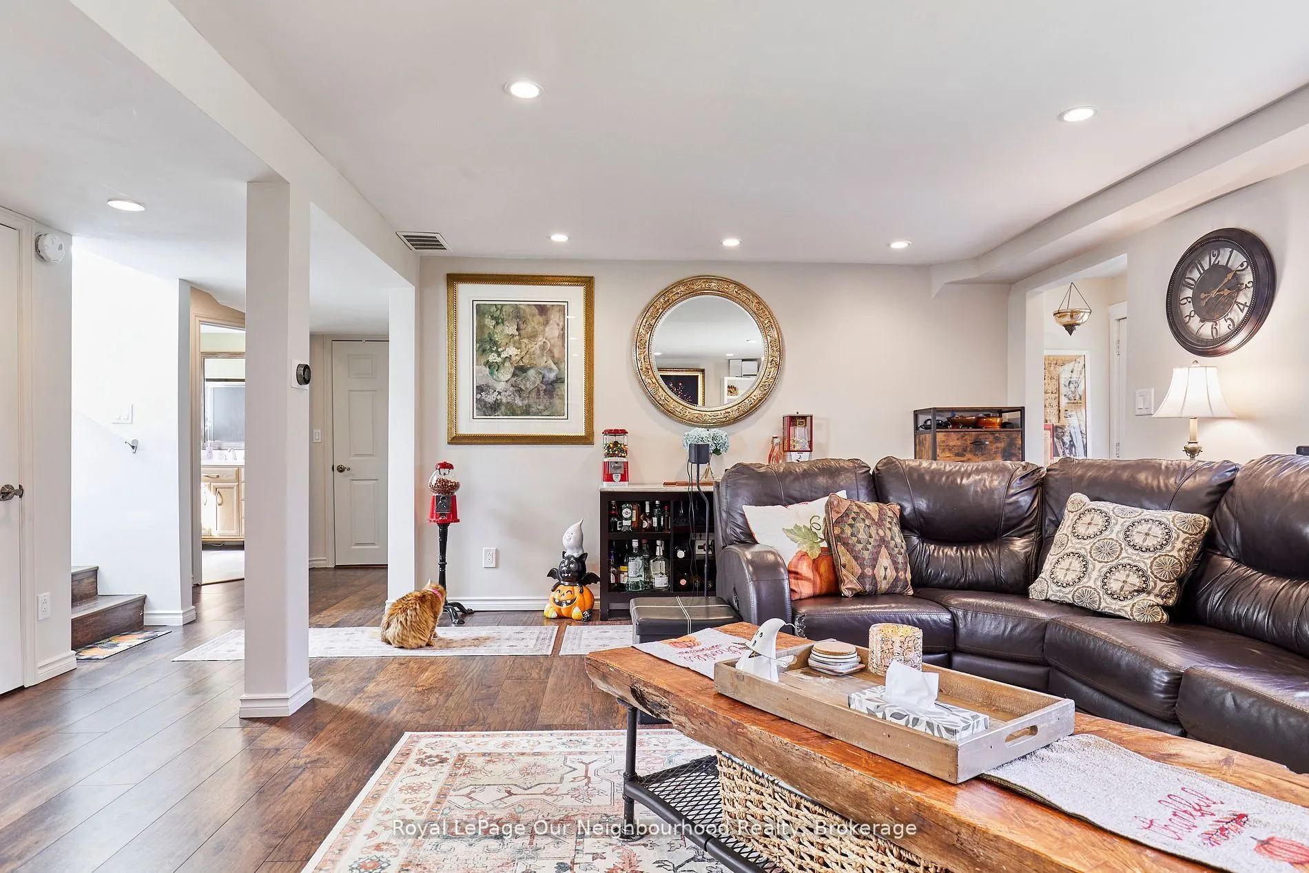 738 Simcoe Street N