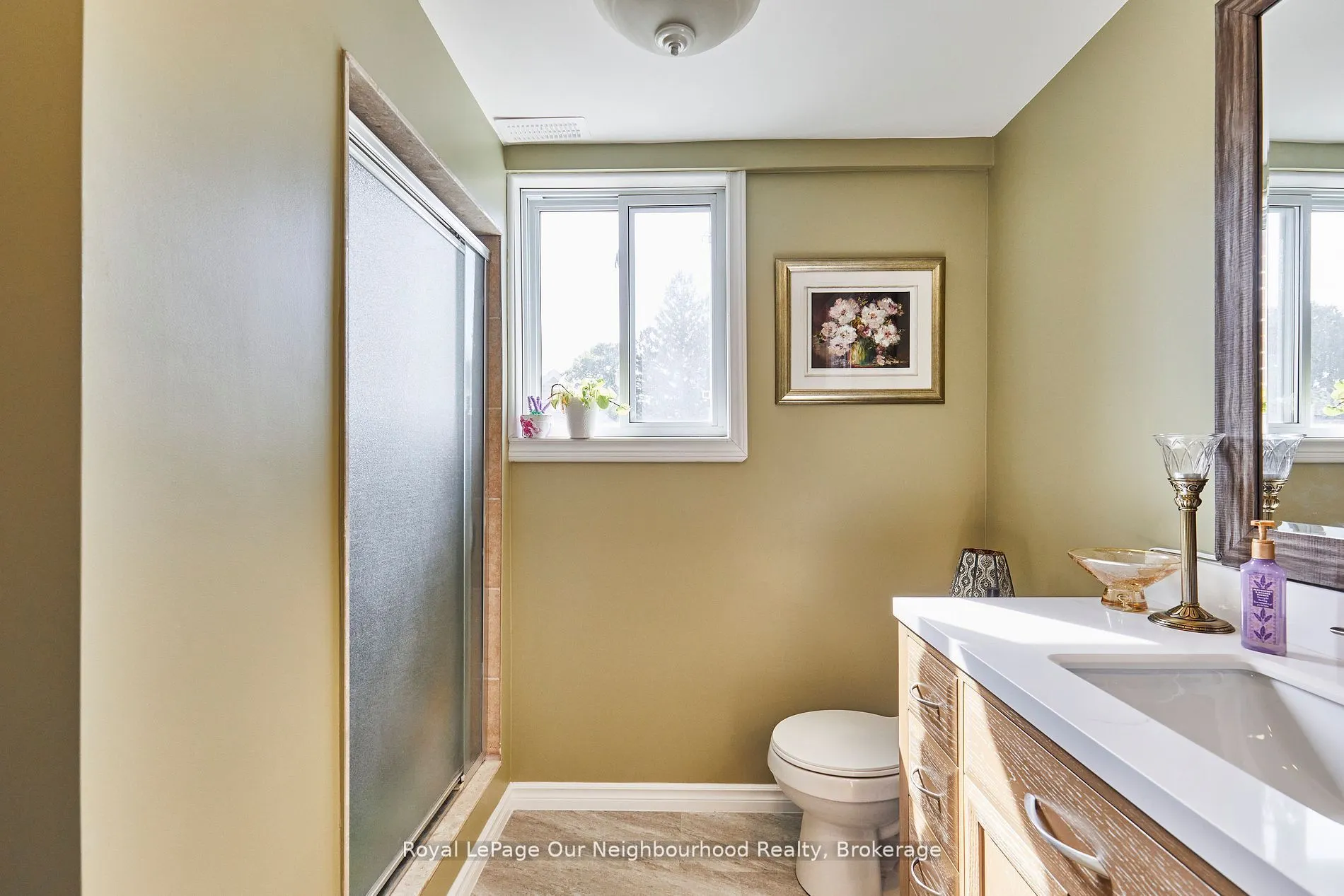 738 Simcoe Street N