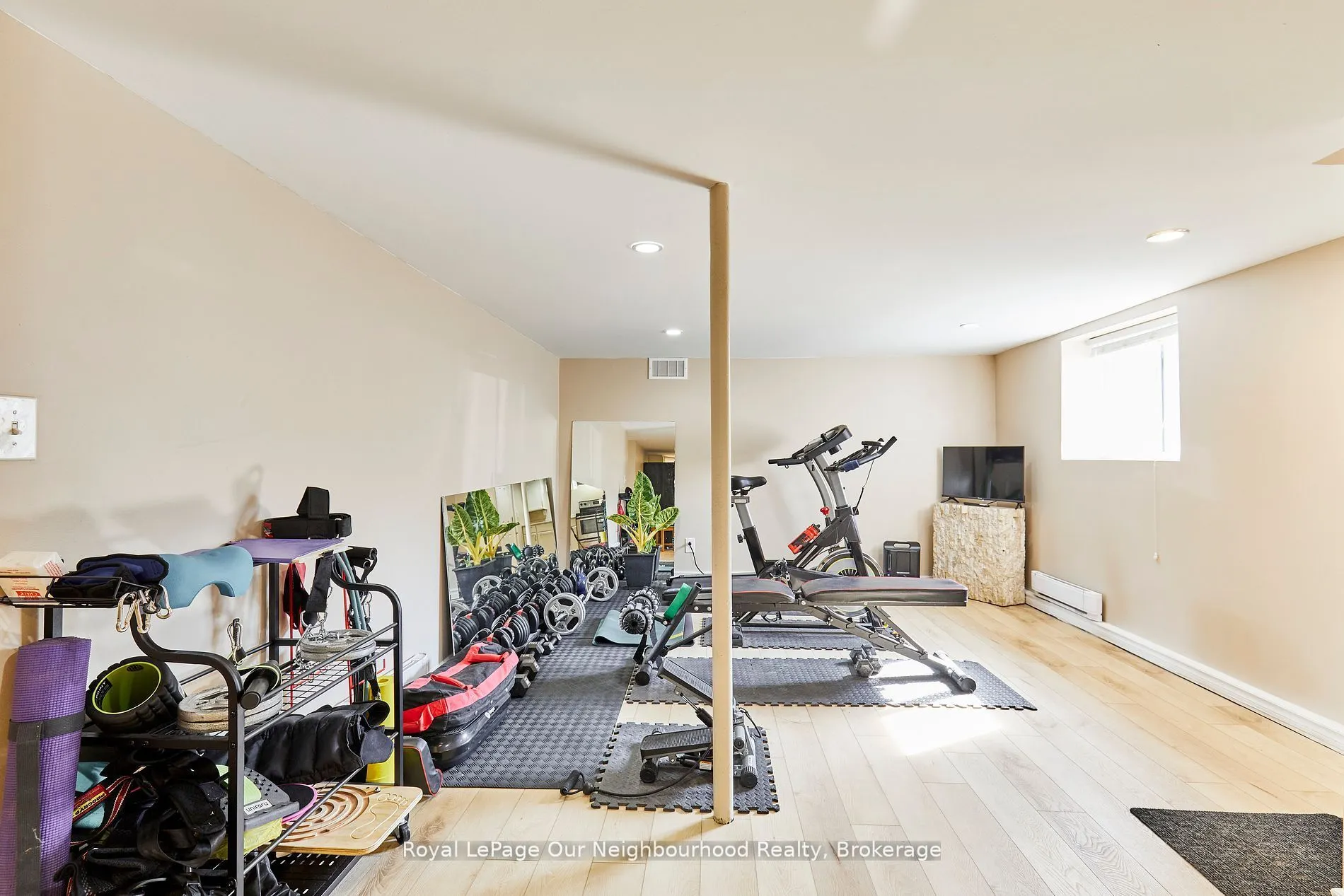 738 Simcoe Street N