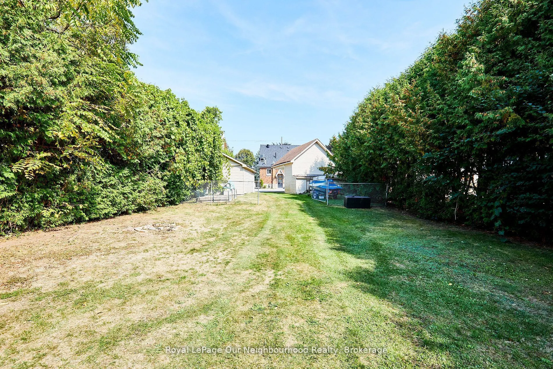 738 Simcoe Street N