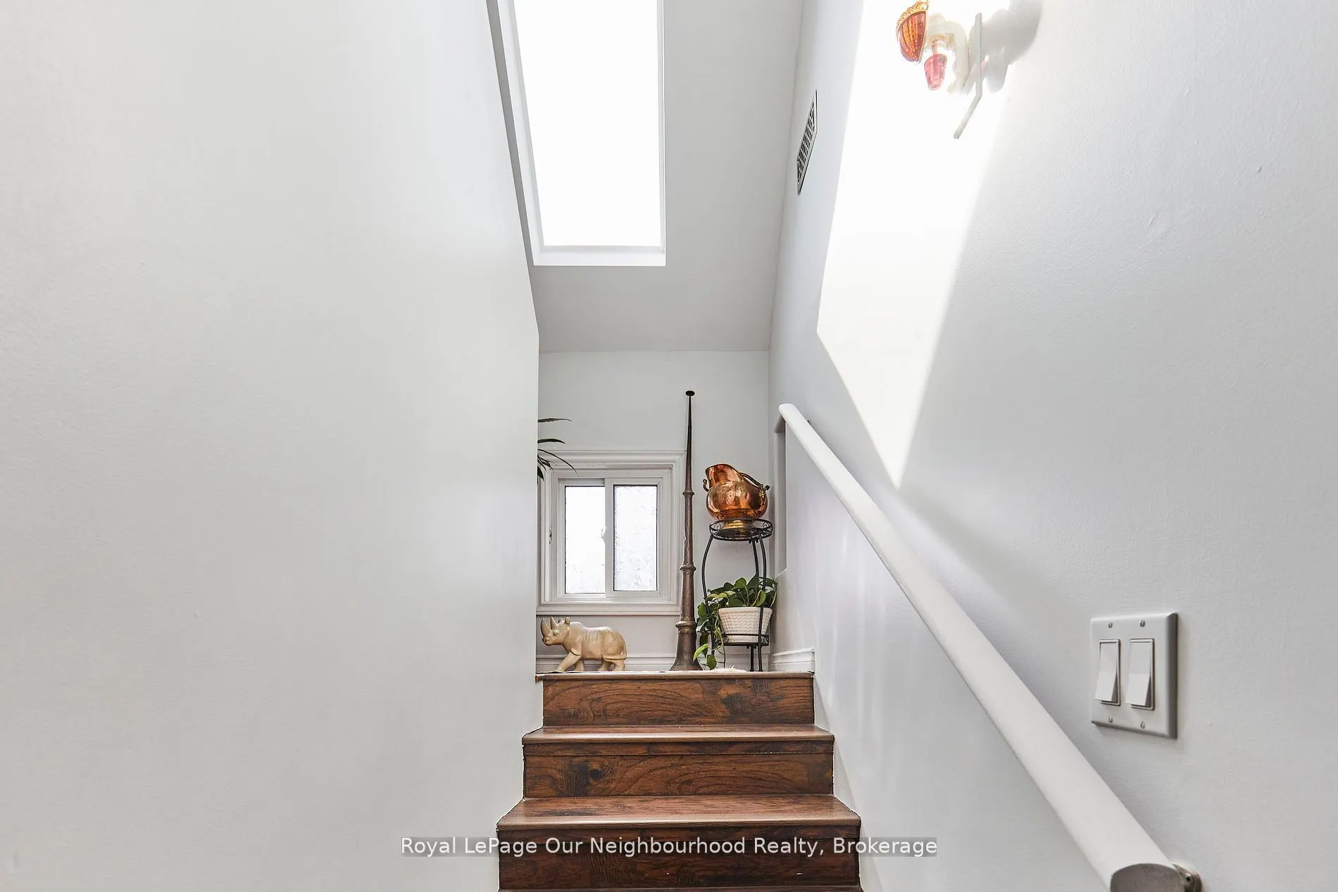 738 Simcoe Street N