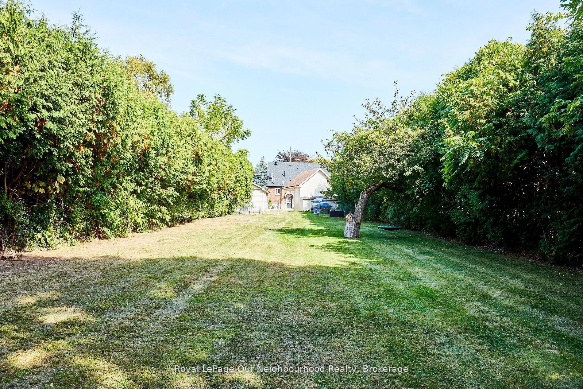 738 Simcoe Street N