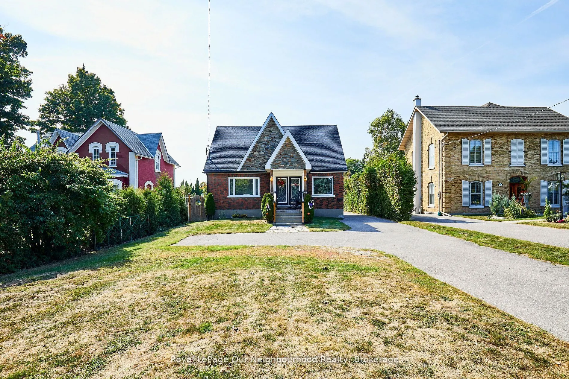 738 Simcoe Street N