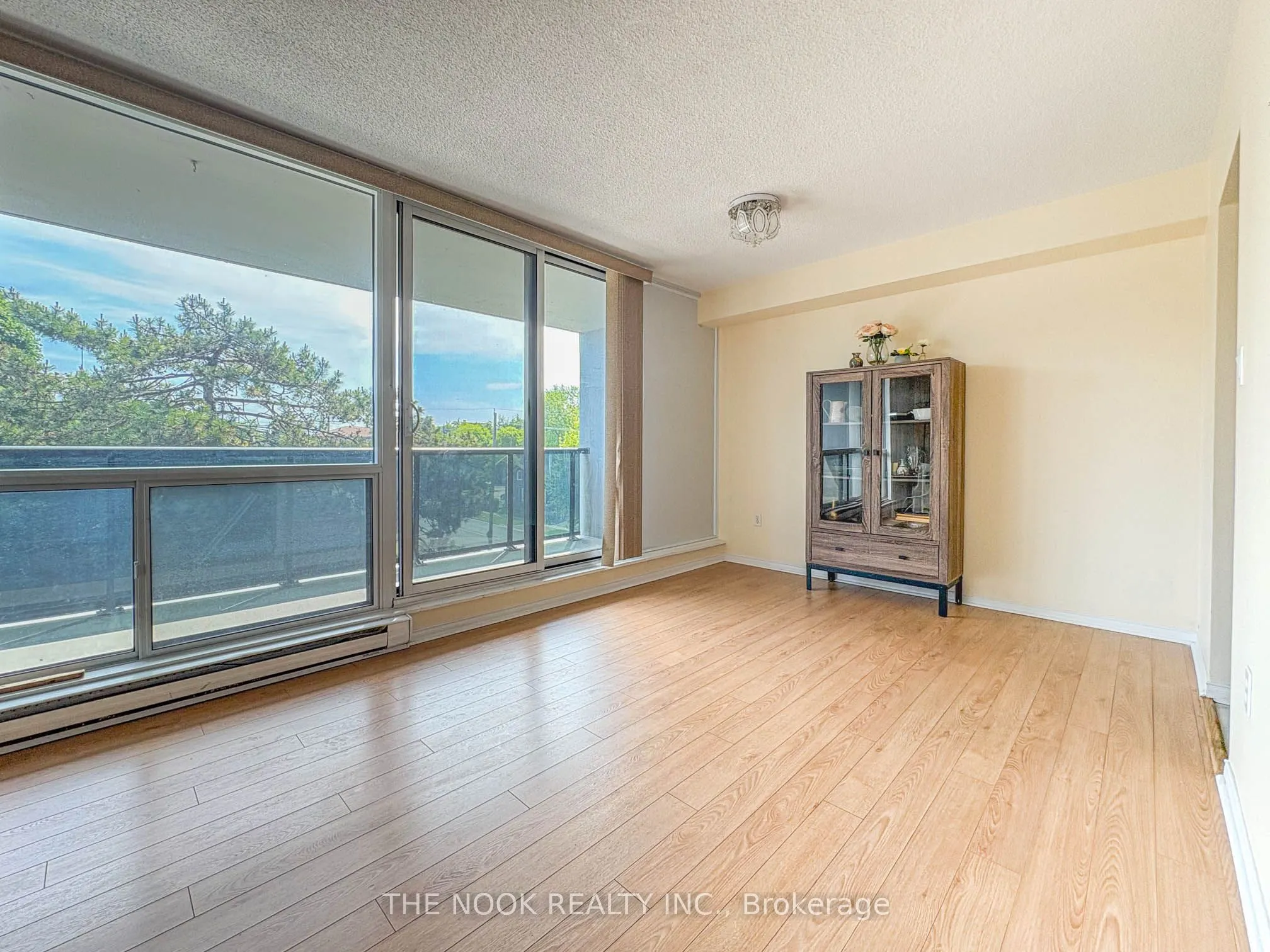 454 centre Street, #406