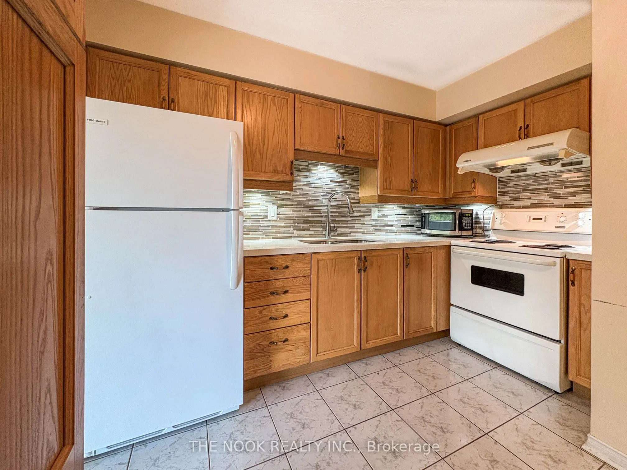 454 centre Street, #406