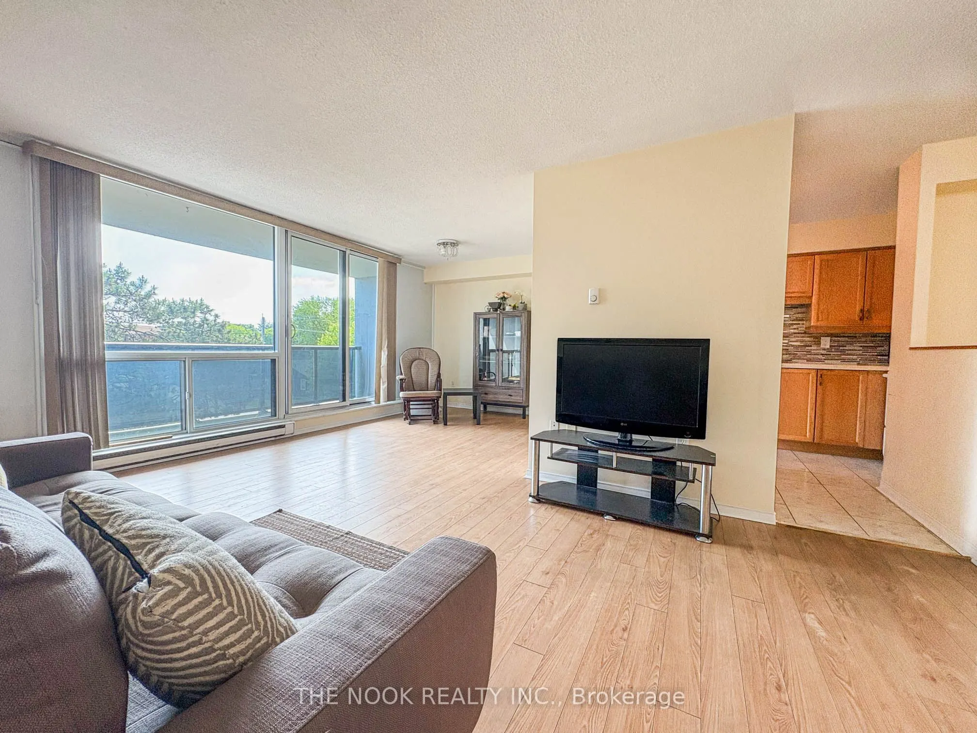 454 centre Street, #406