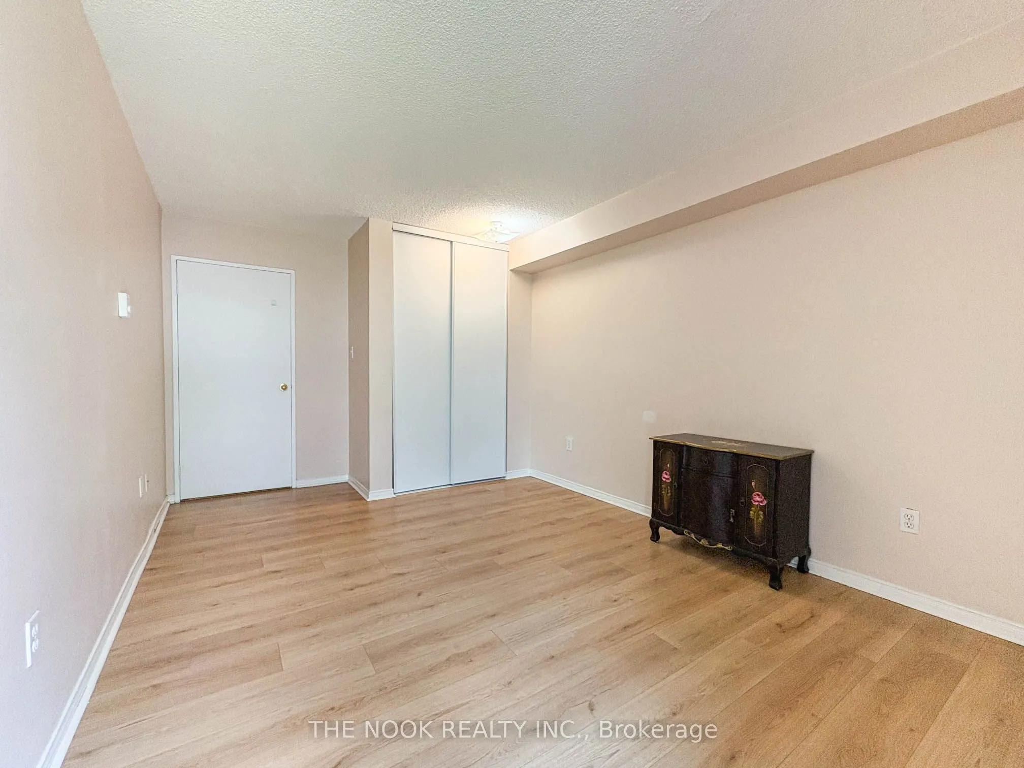 454 centre Street, #406