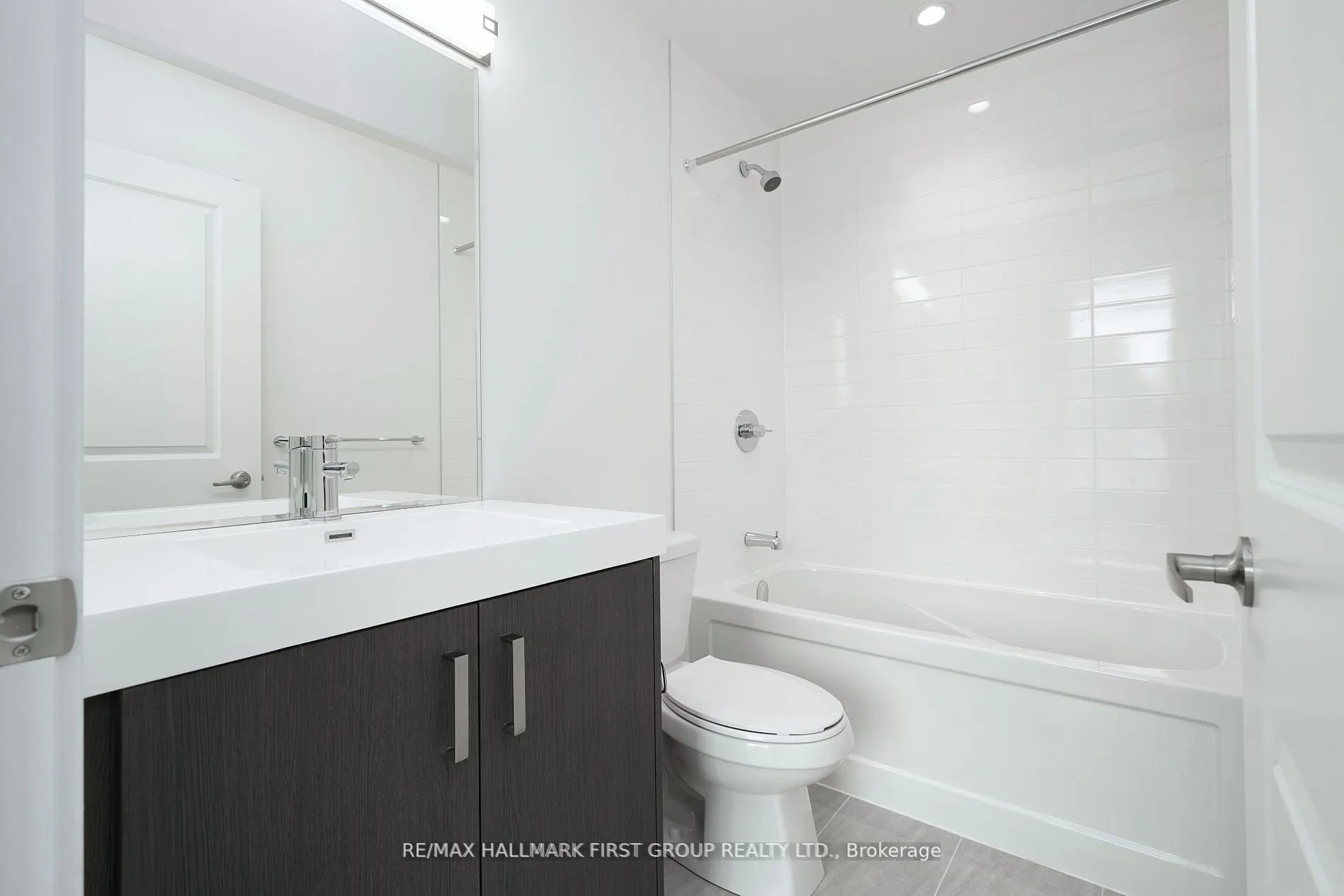 1010 Dundas Street E, #216