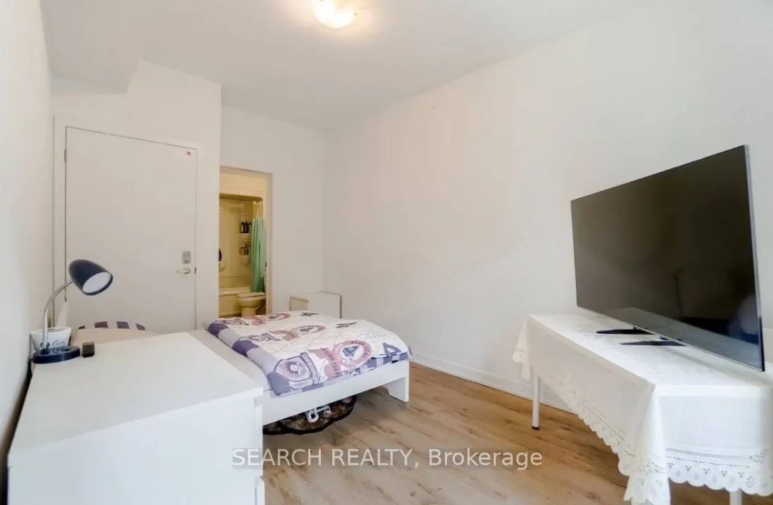 1740 Simcoe Street N, #52