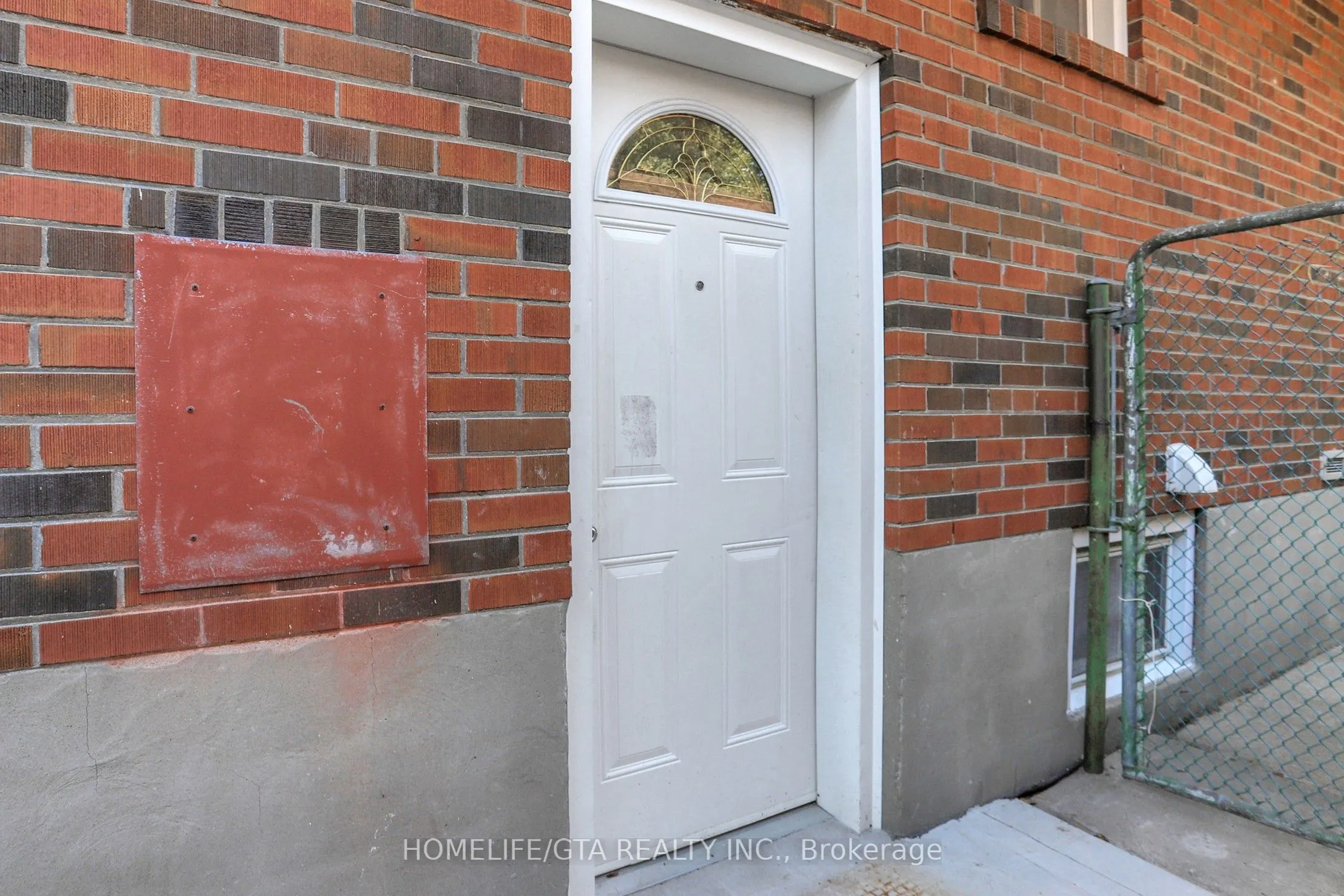 16 Woolwick Drive
