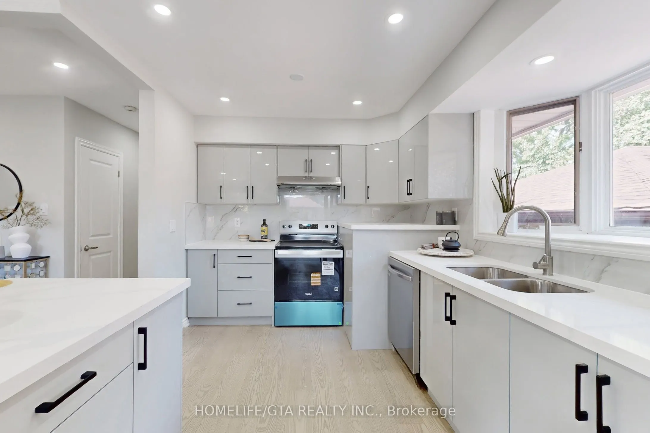 16 Woolwick Drive