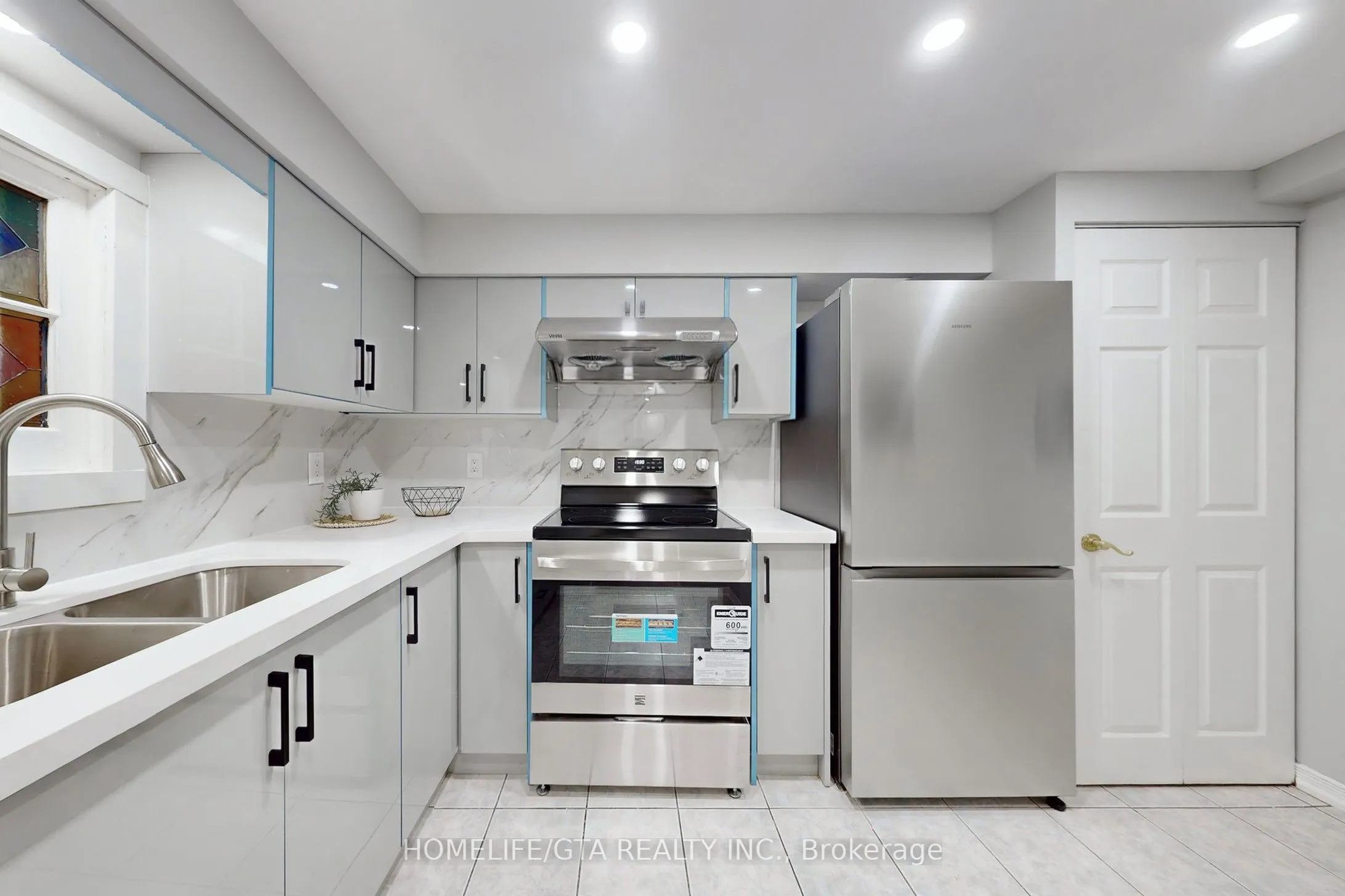 16 Woolwick Drive