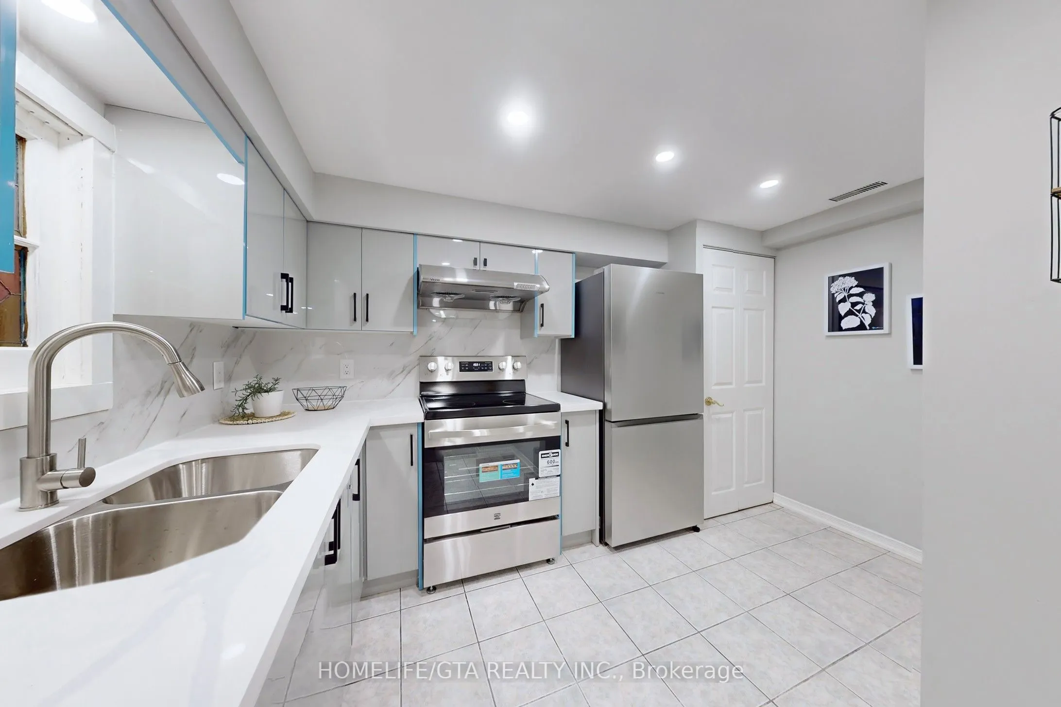 16 Woolwick Drive