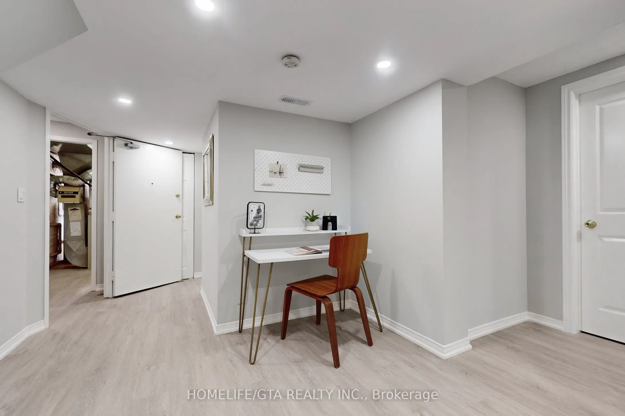 16 Woolwick Drive