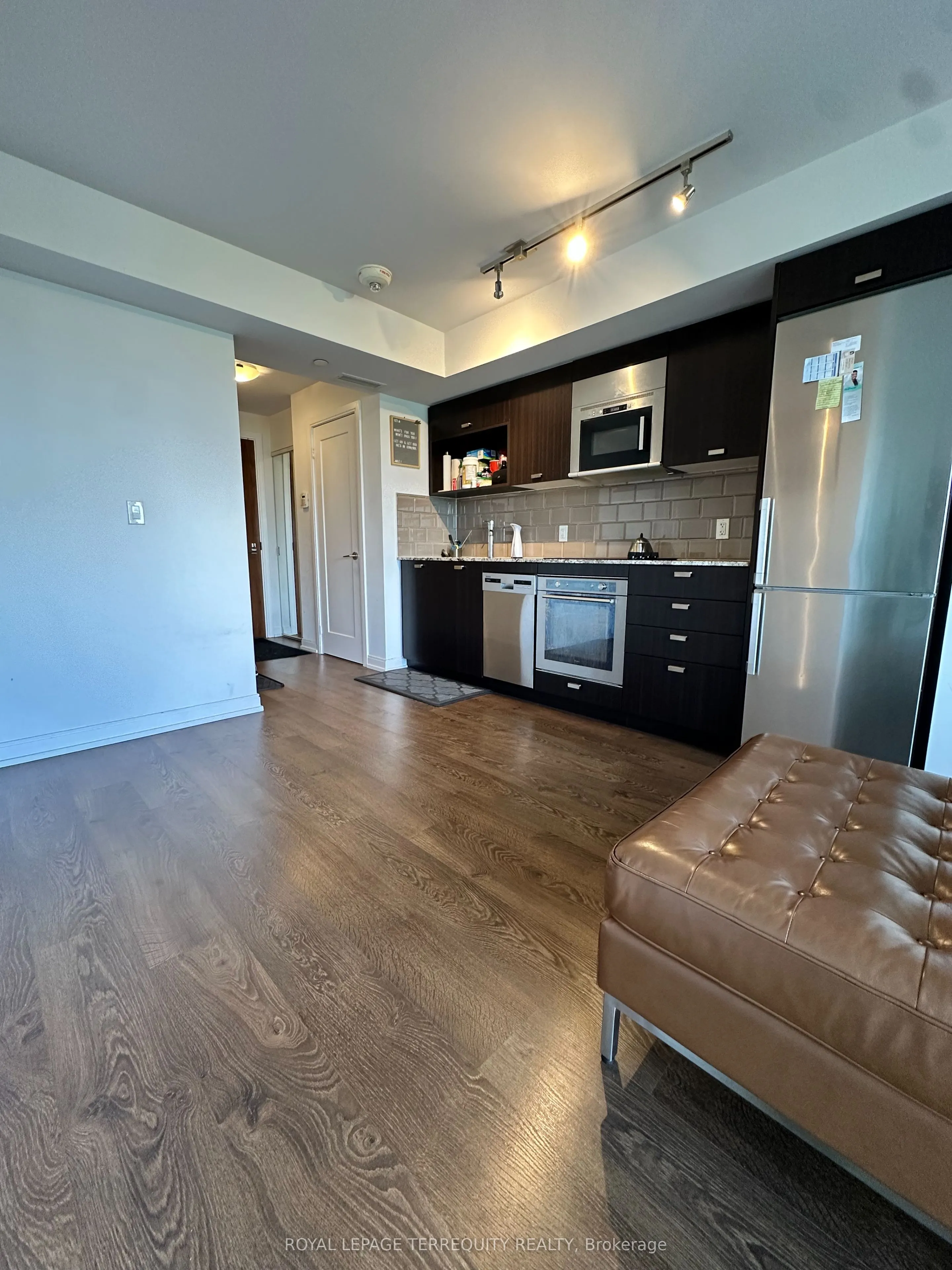 275 Village Green Square