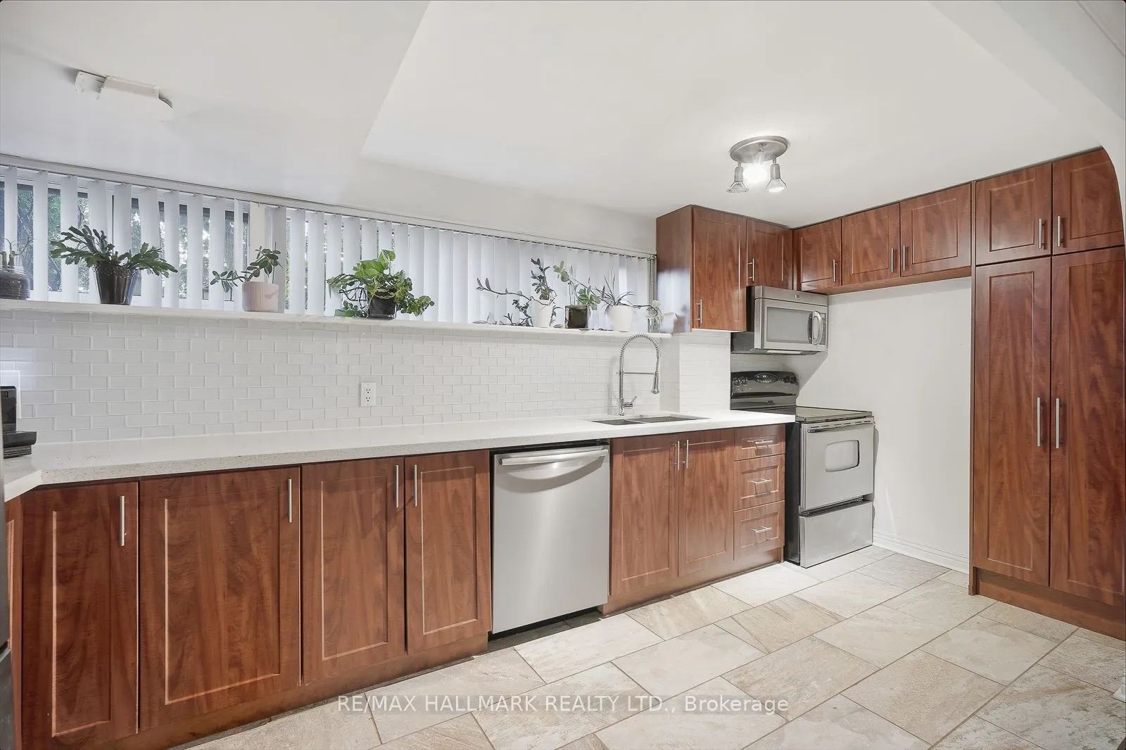 257 Chine Drive