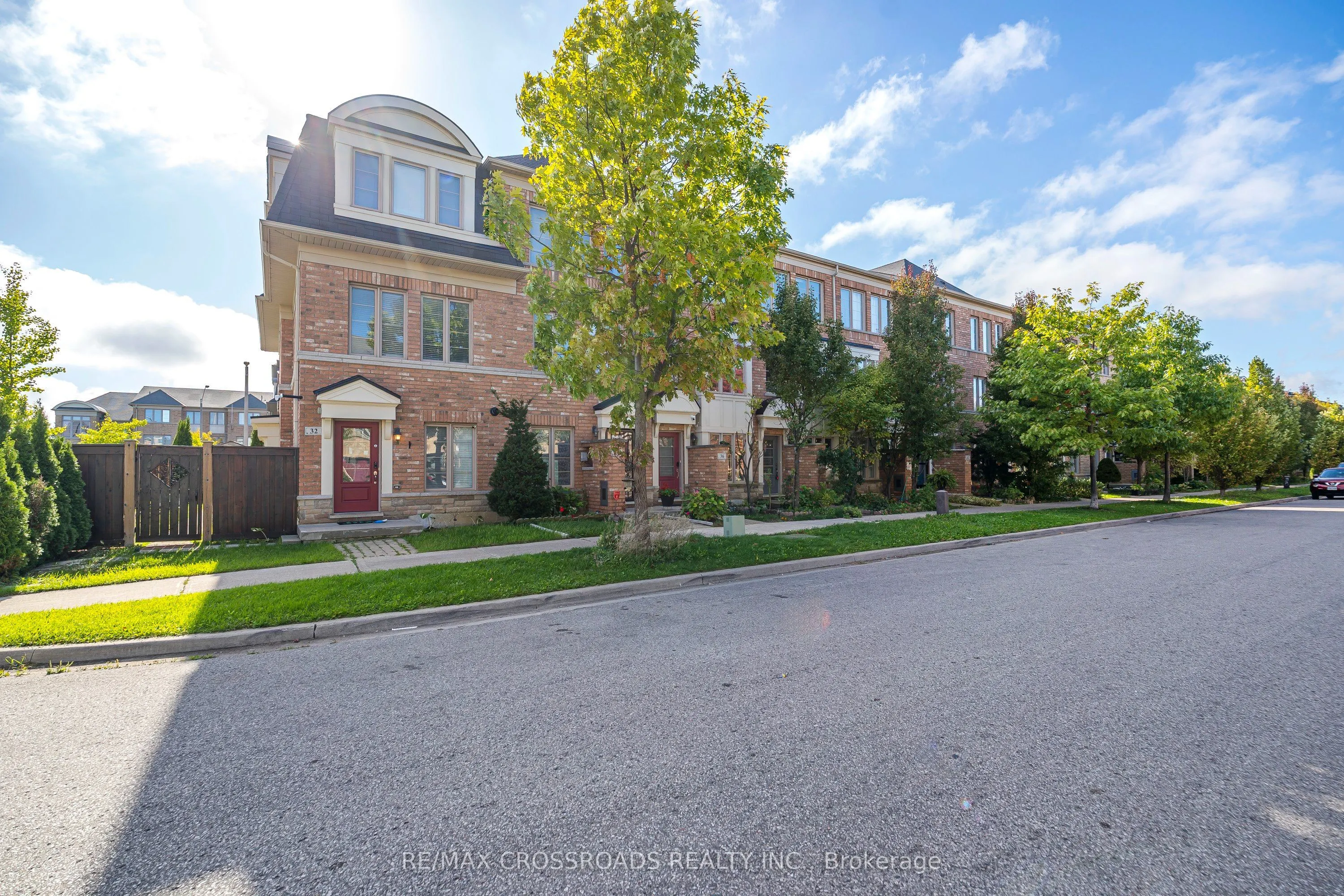 38 Lily Cup Avenue