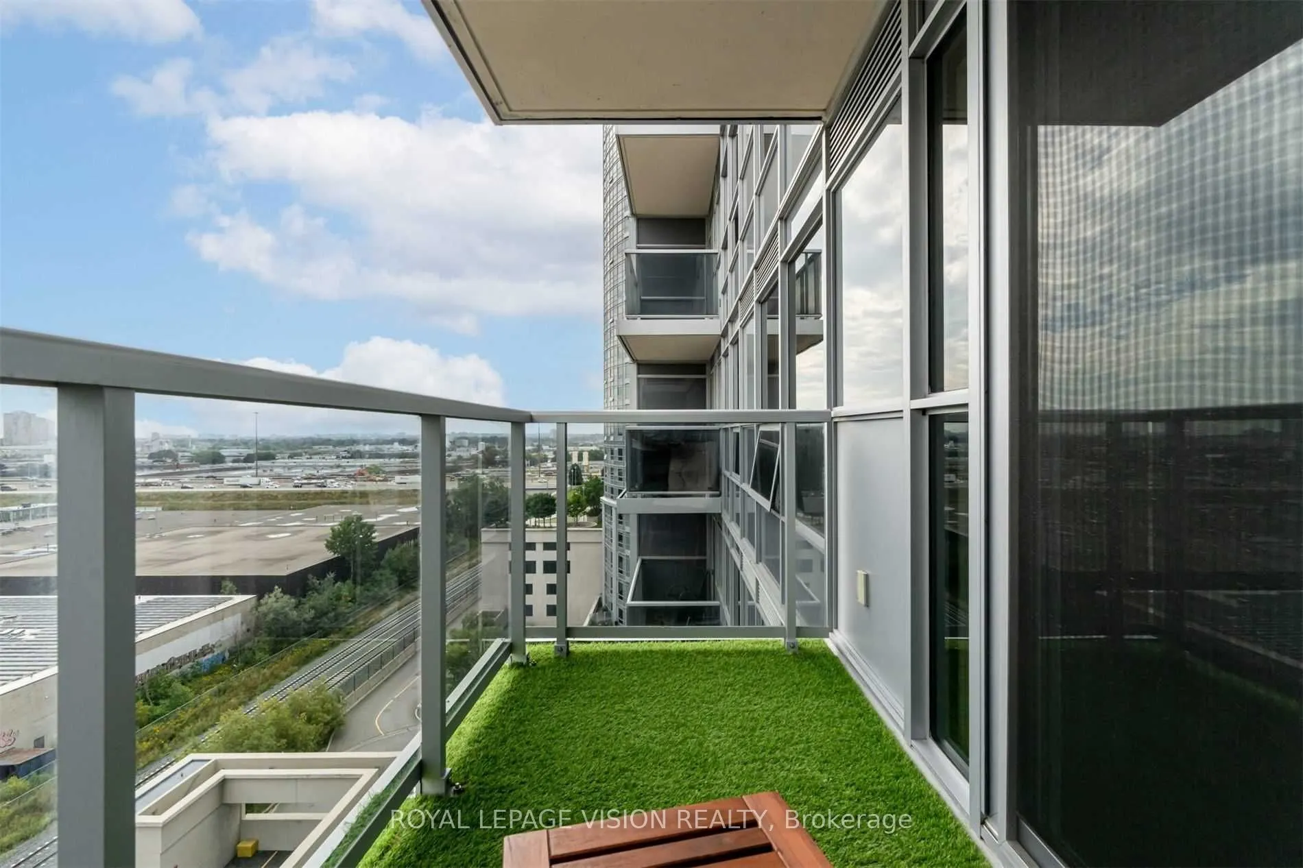 151 Village Green Square, #1109