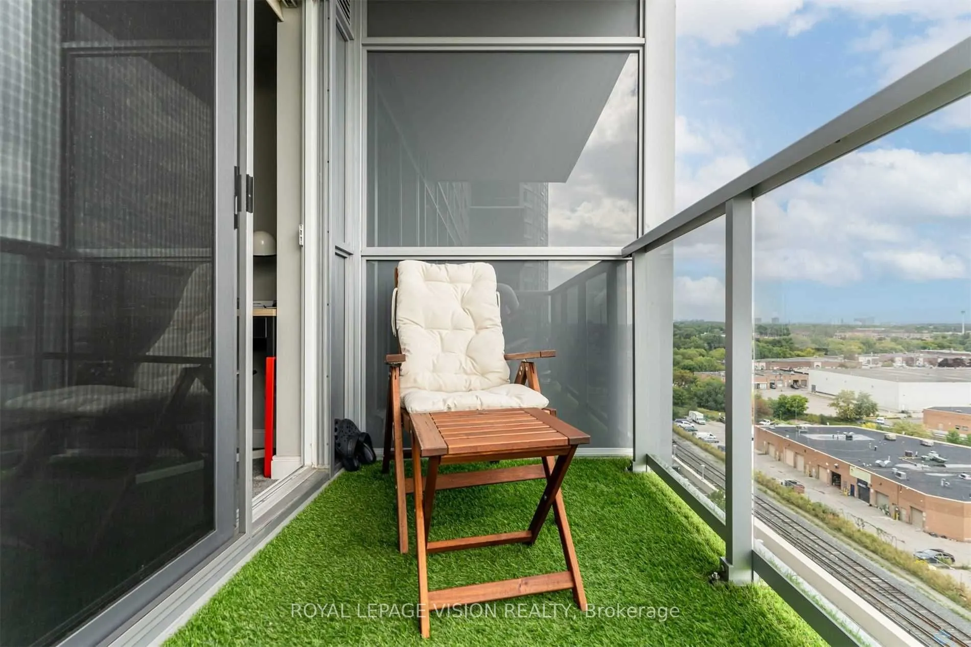 151 Village Green Square, #1109