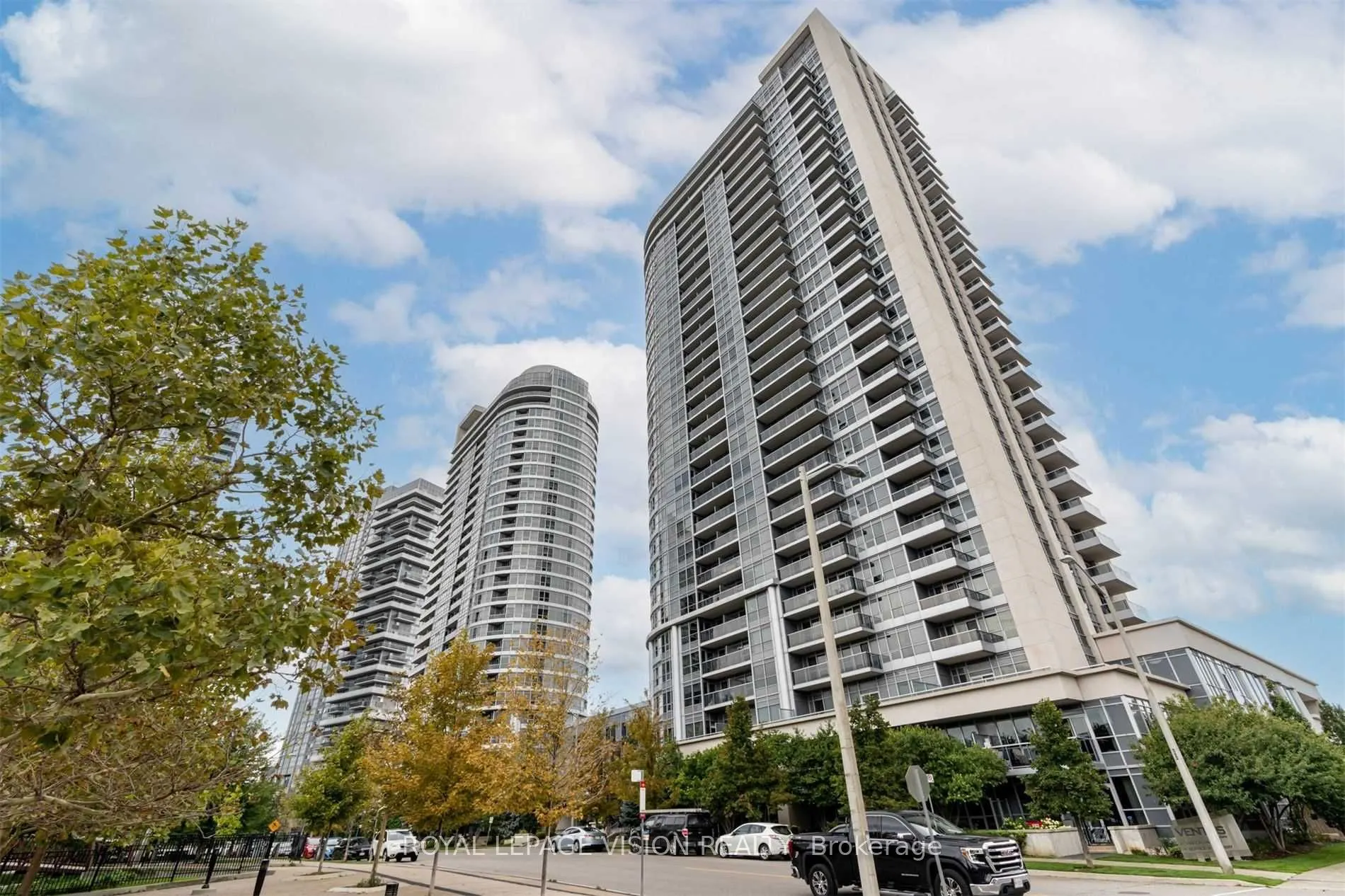 151 Village Green Square, #1109