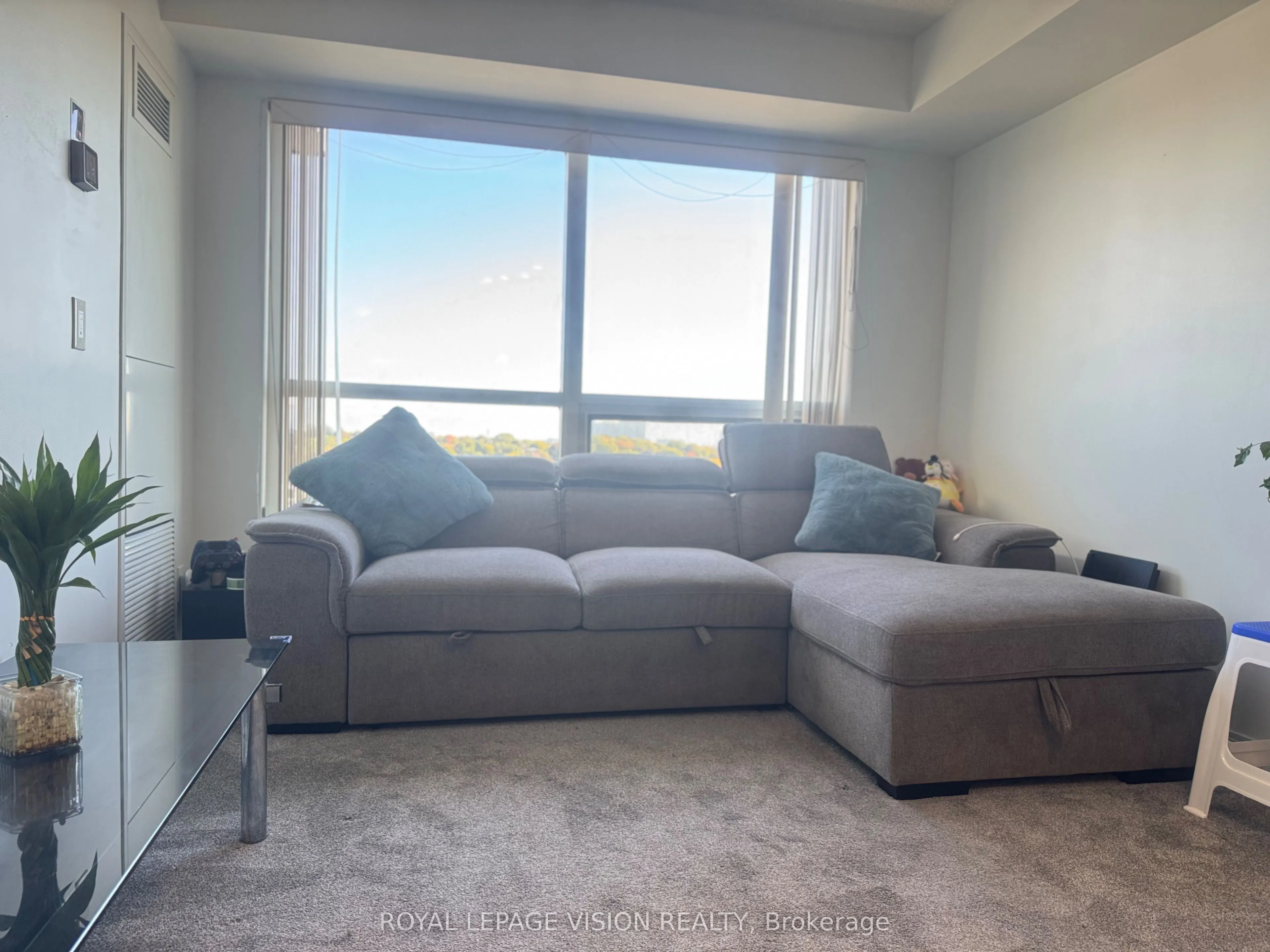 151 Village Green Square, #1109