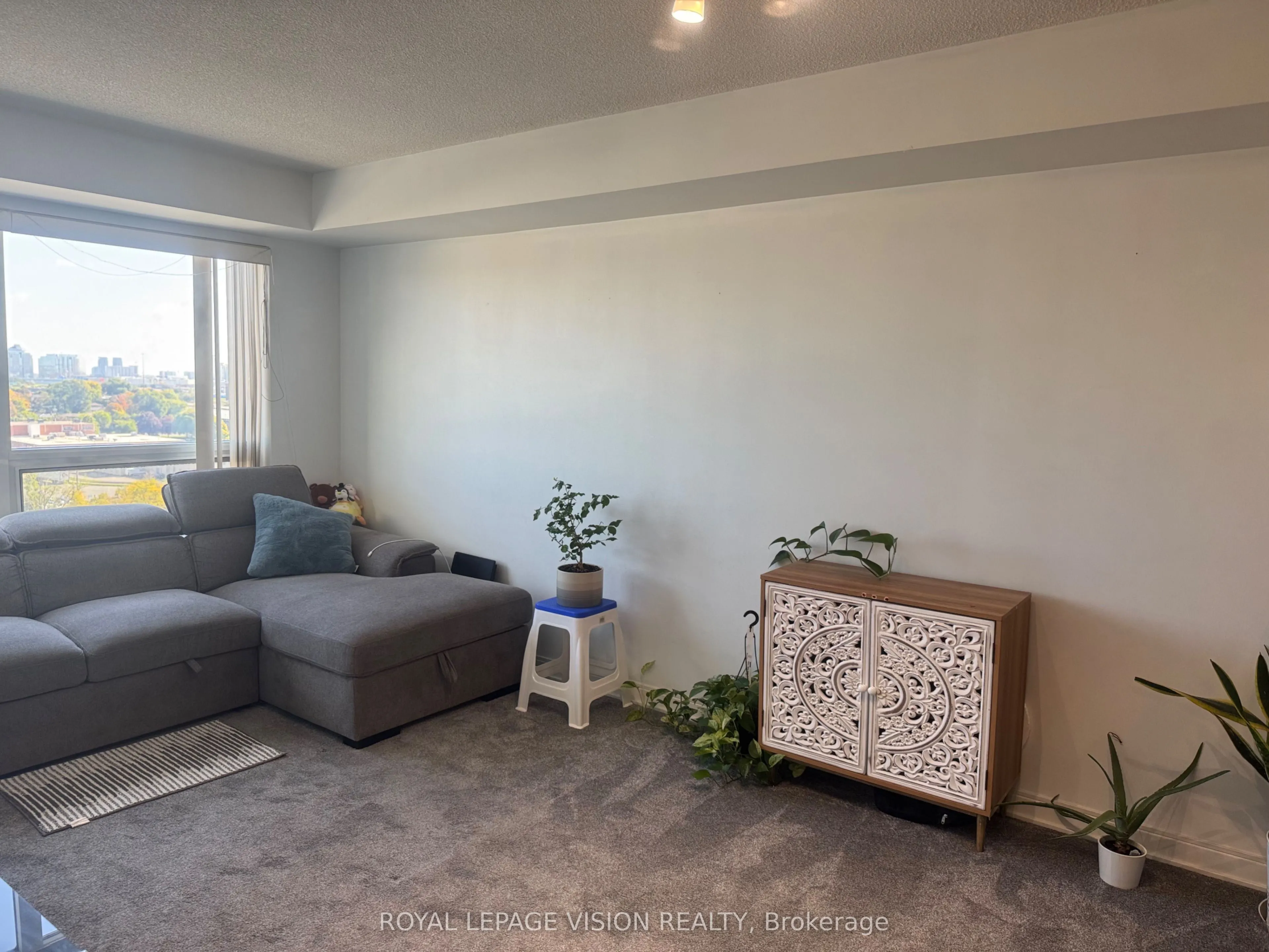 151 Village Green Square, #1109