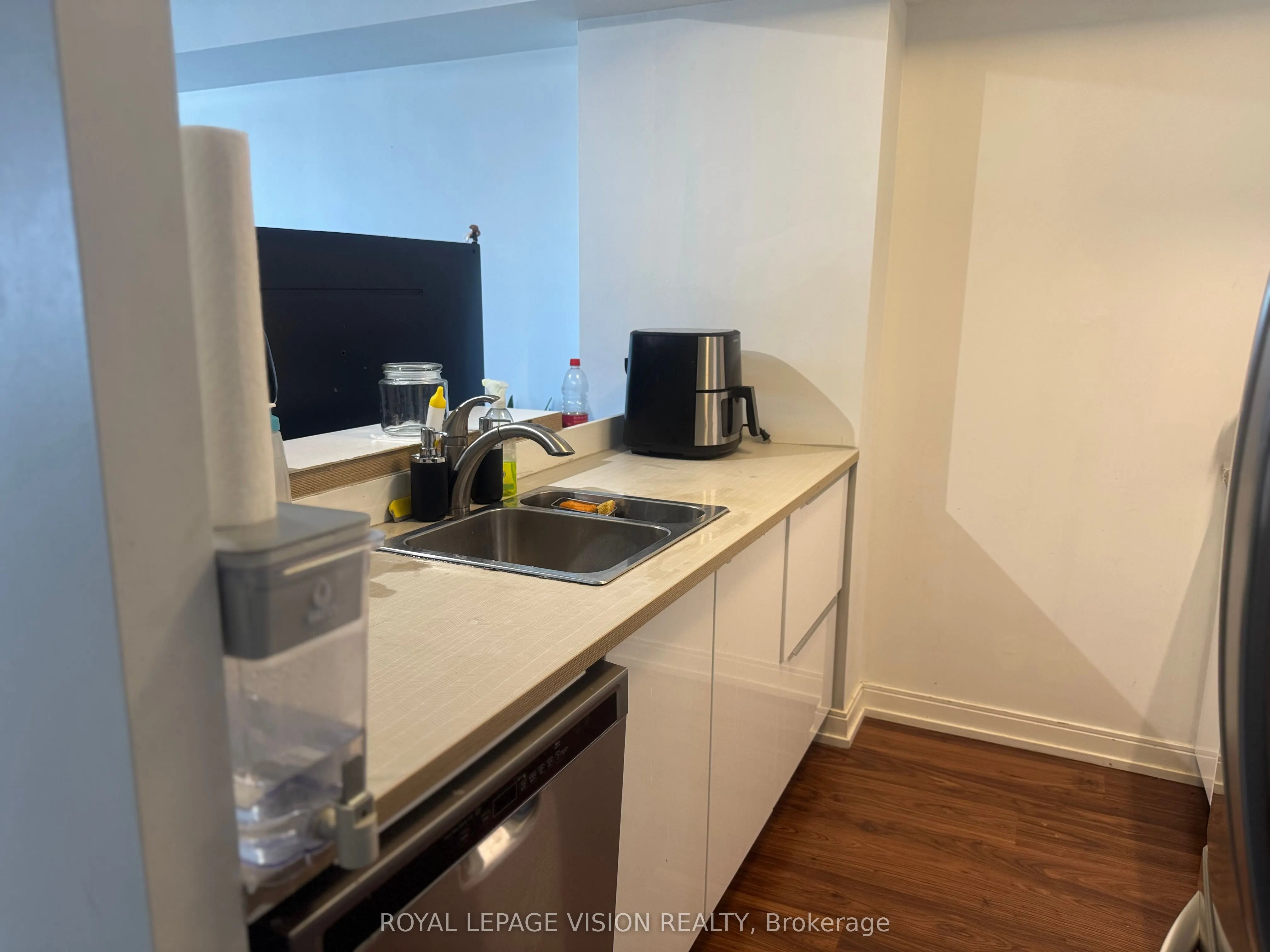 151 Village Green Square, #1109