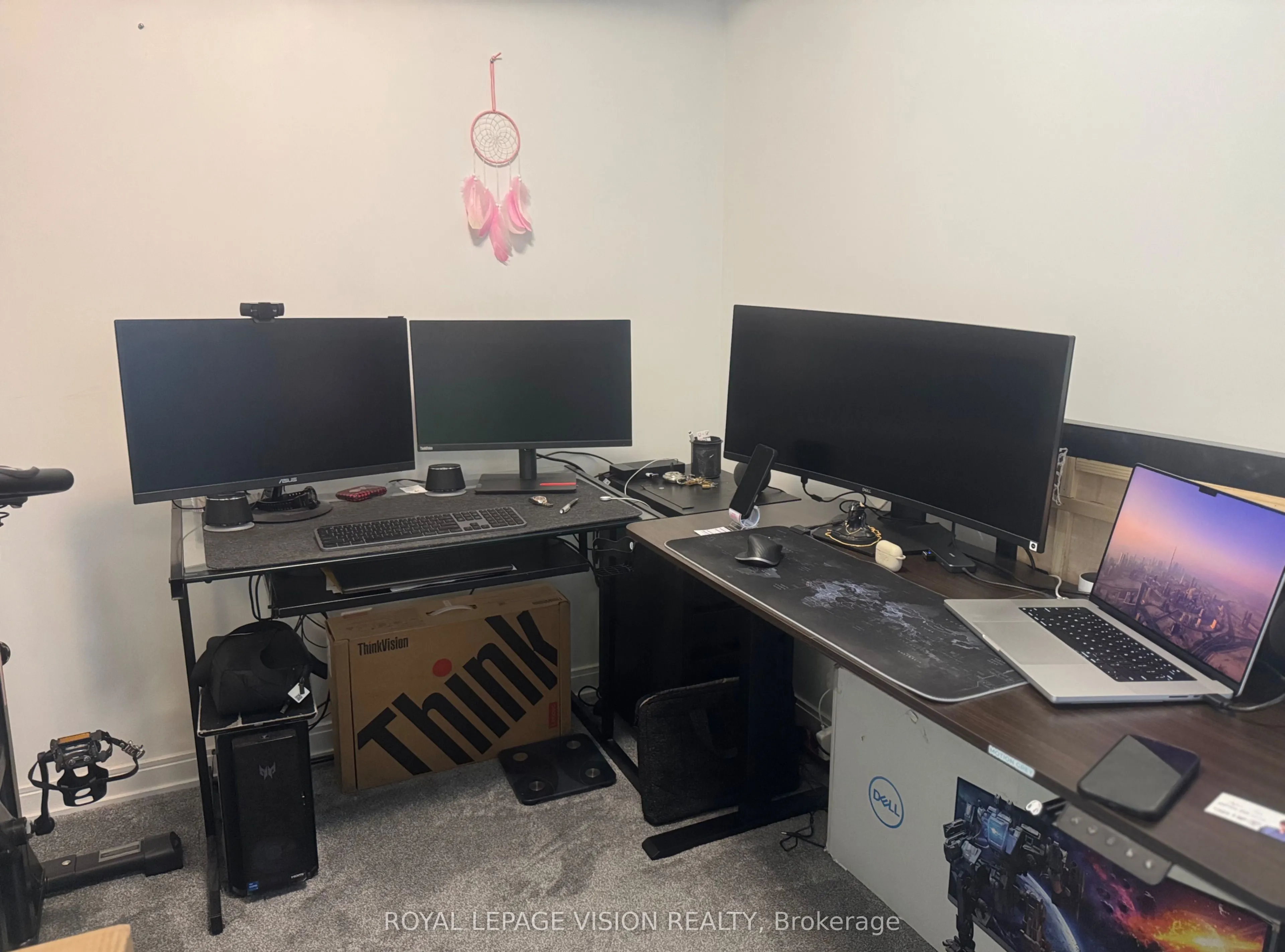 151 Village Green Square, #1109