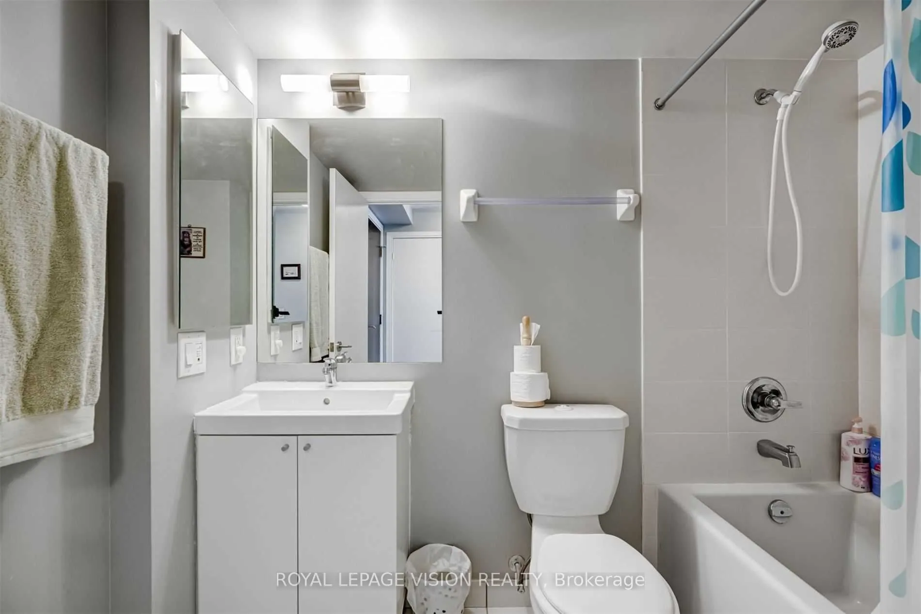 151 Village Green Square, #1109