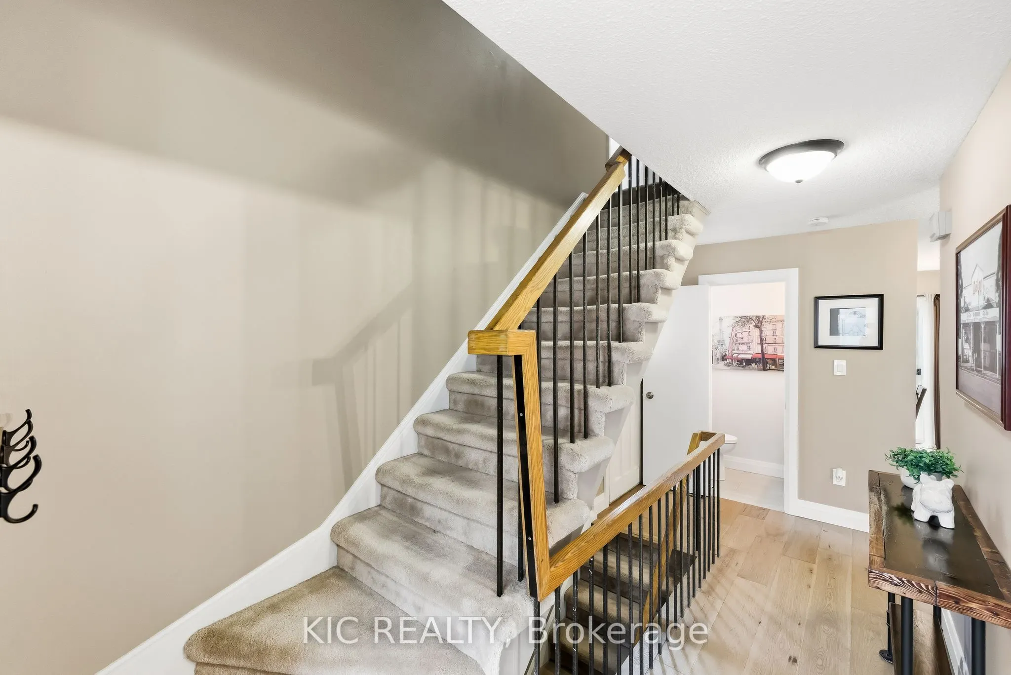 1795 Listowell Crescent