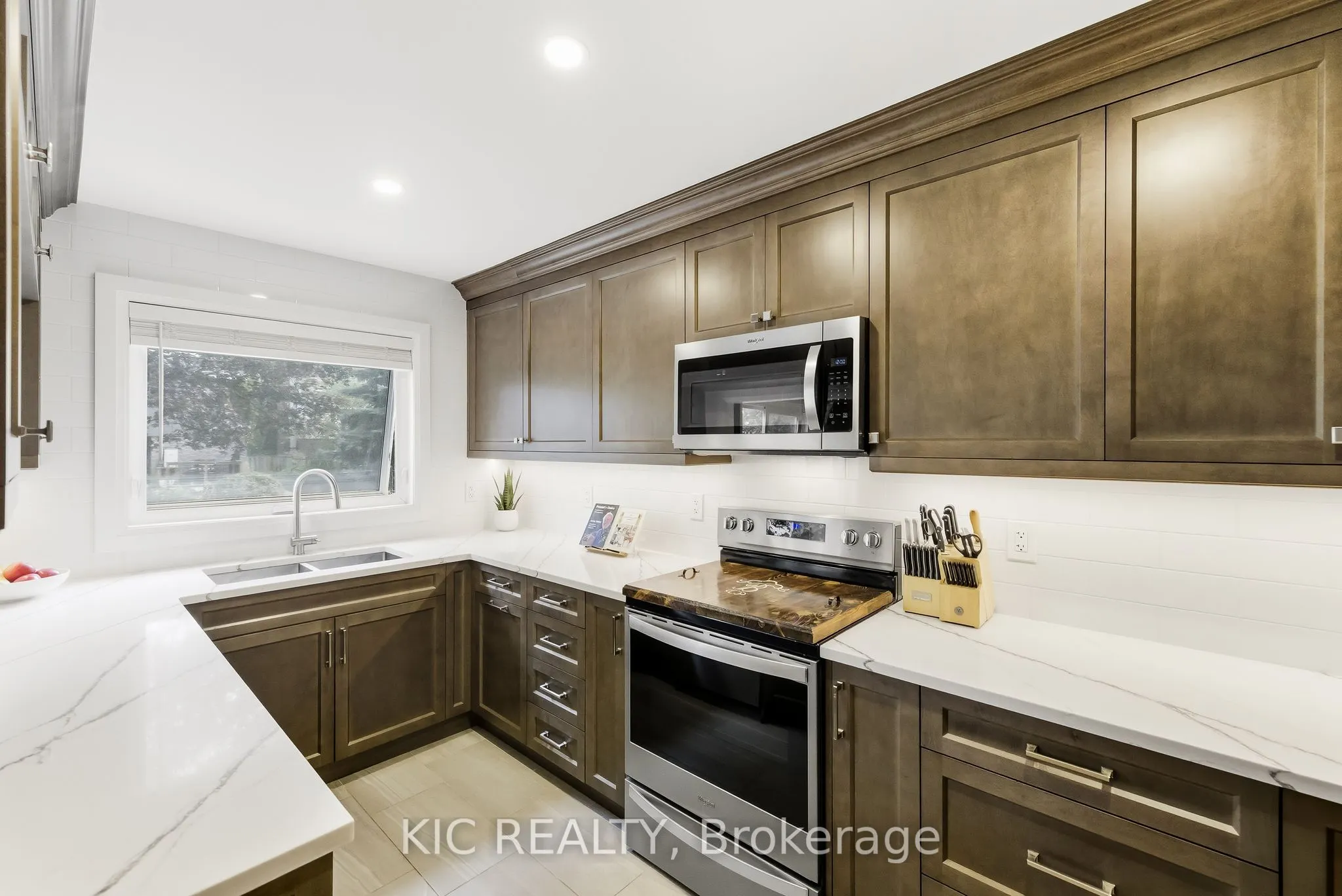 1795 Listowell Crescent