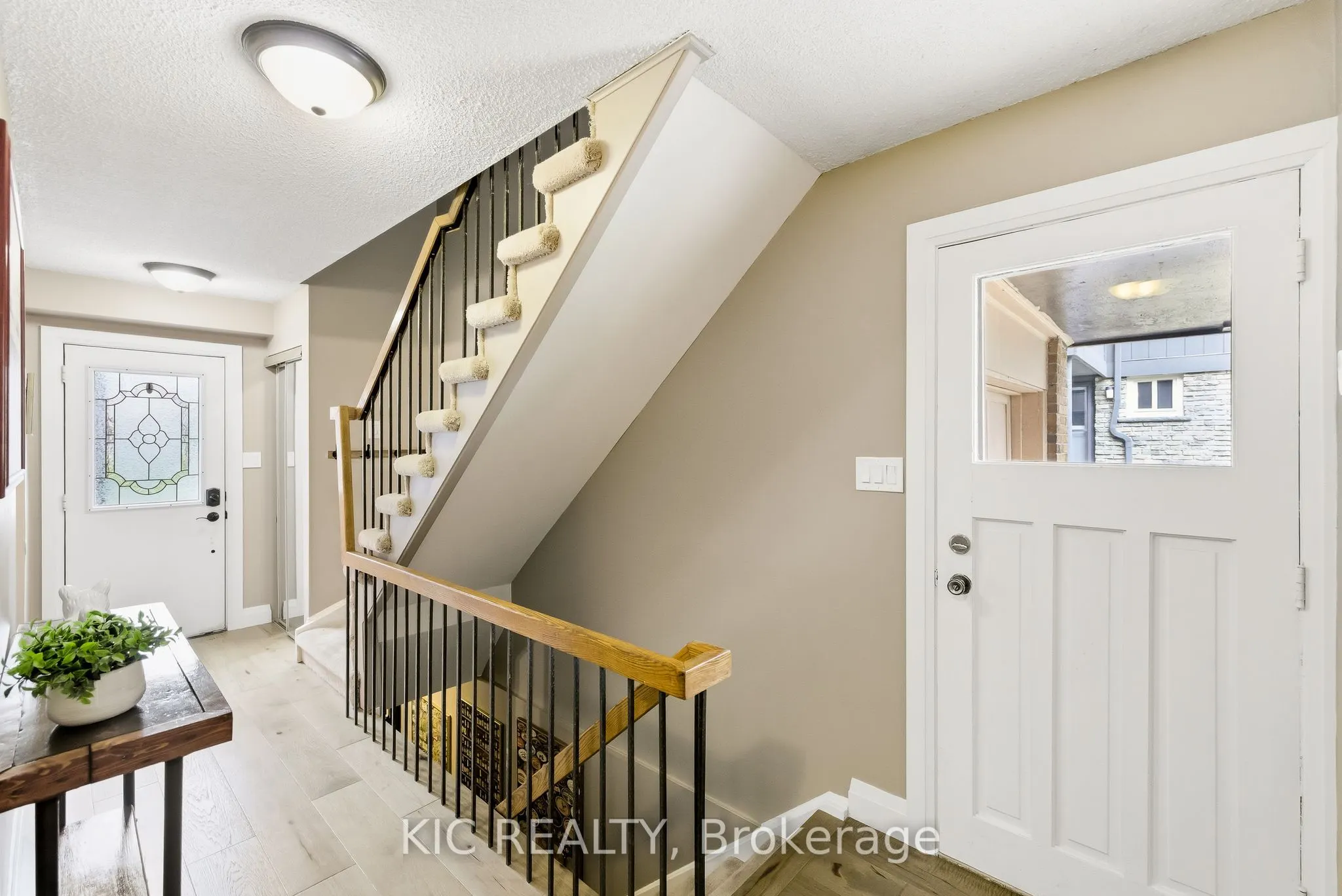 1795 Listowell Crescent