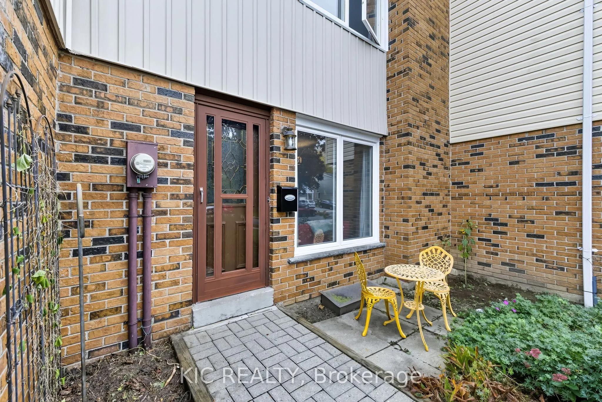 1795 Listowell Crescent