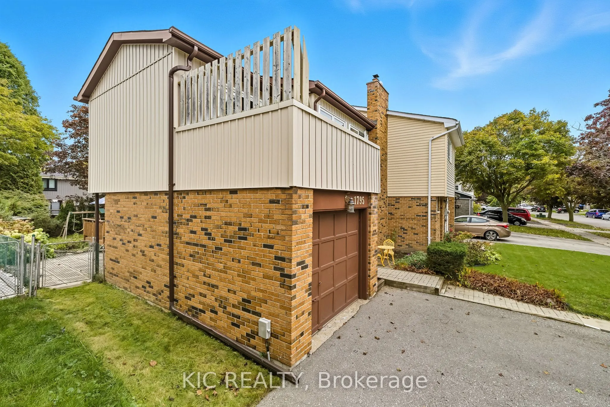 1795 Listowell Crescent