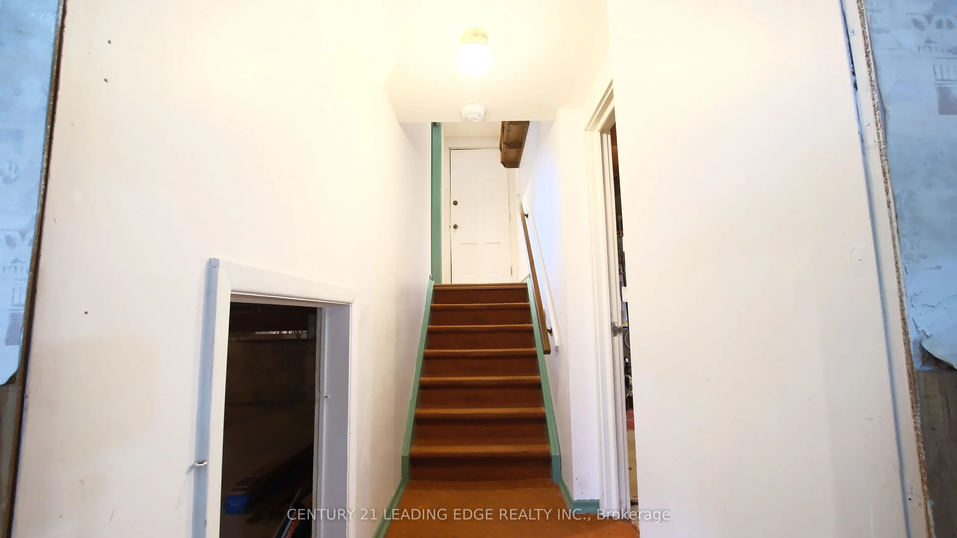 25 Oakley Boulevard