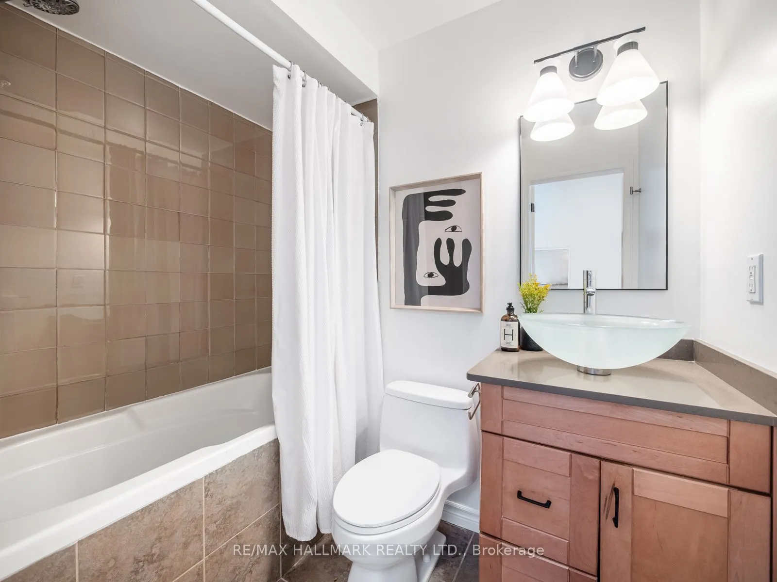 66 Boultbee Avenue, #2