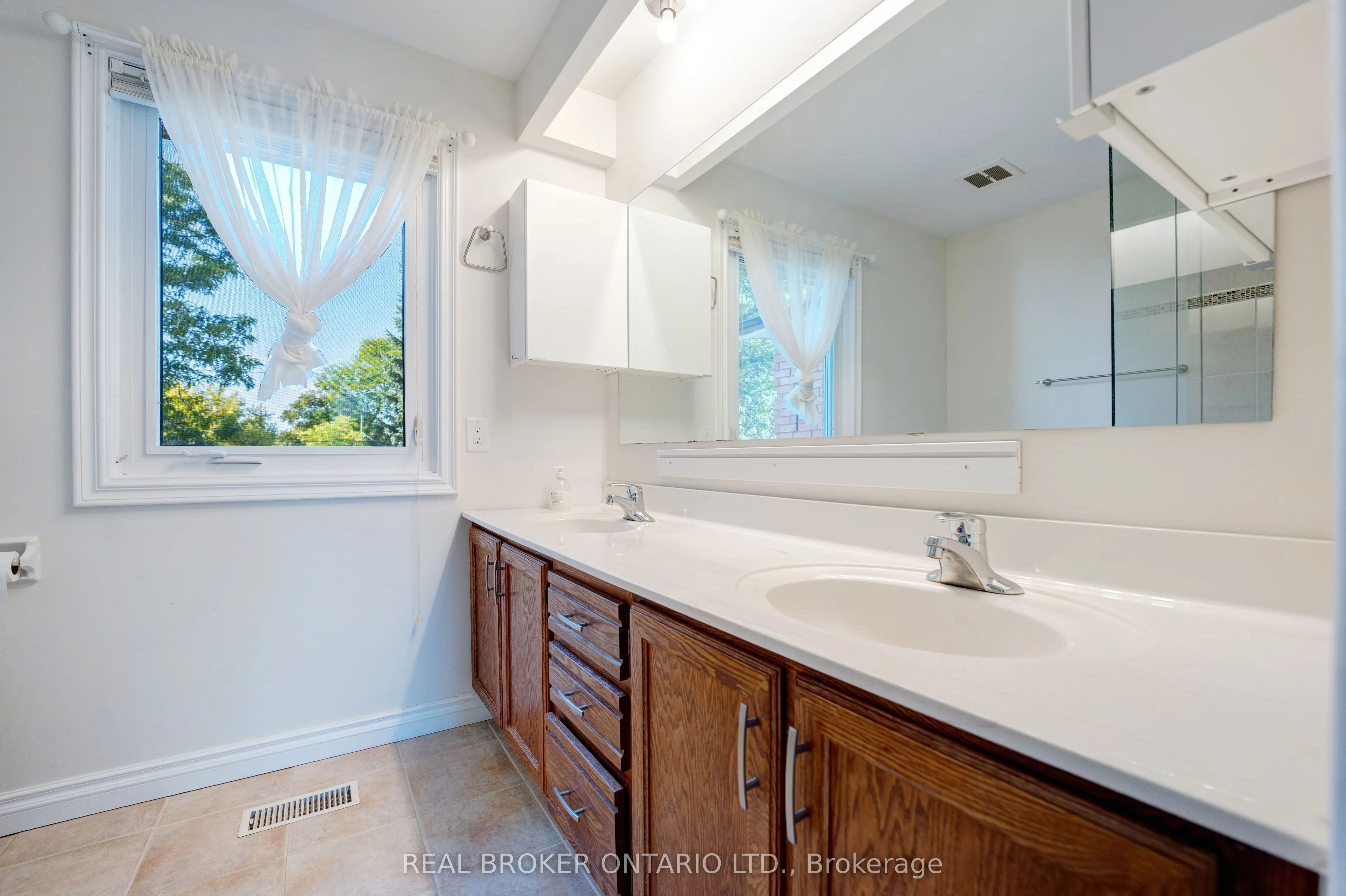 87A Hill Crescent