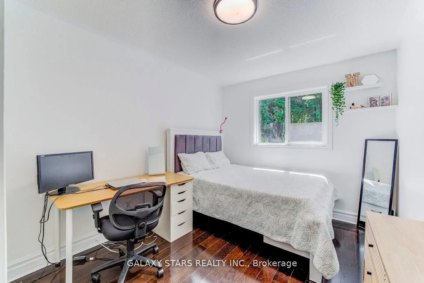 45 Booth Crescent