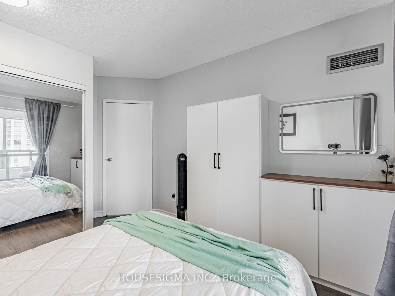 39 Kimbercroft Court, #703