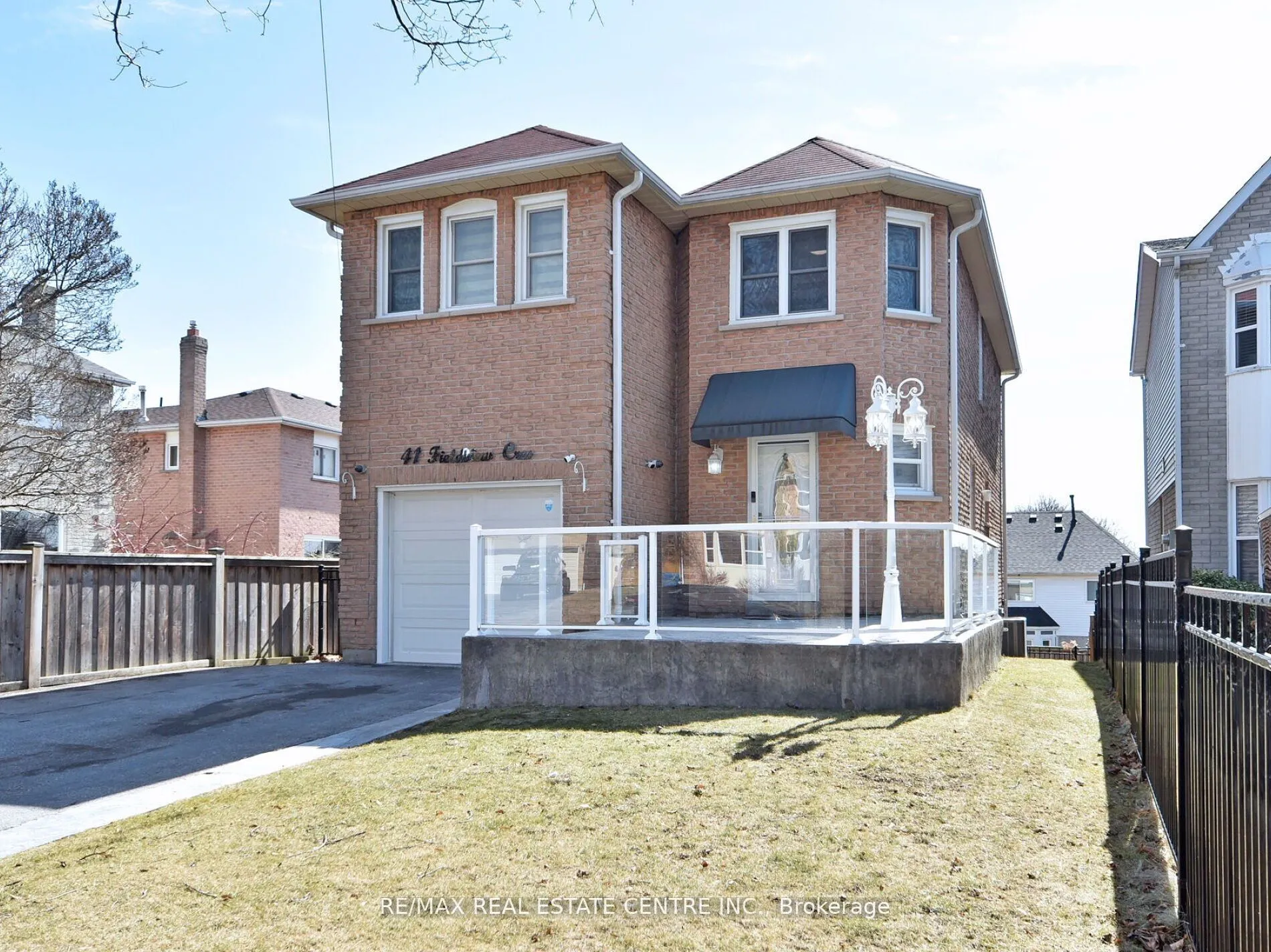 41 Fieldview Crescent