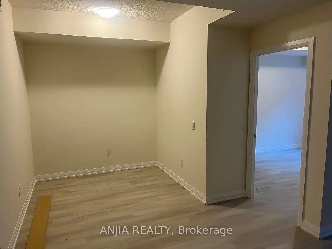 3270 Sheppard Avenue E, #430