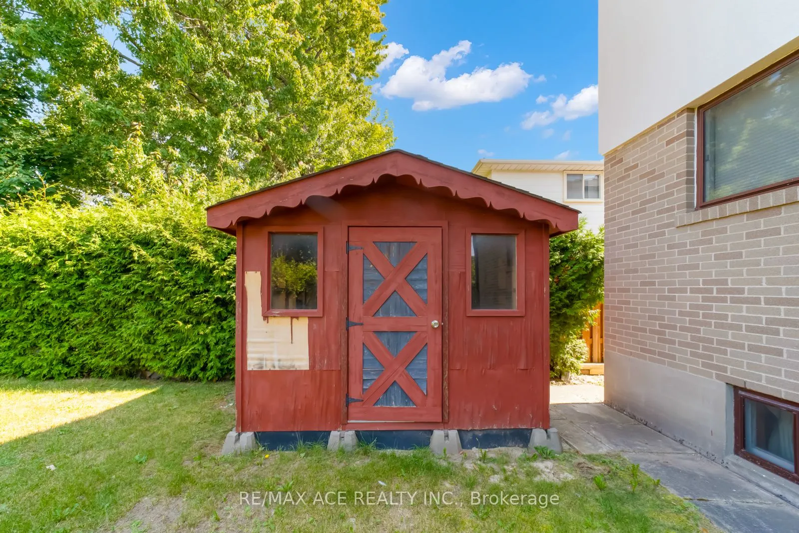 96 Invergordon Avenue