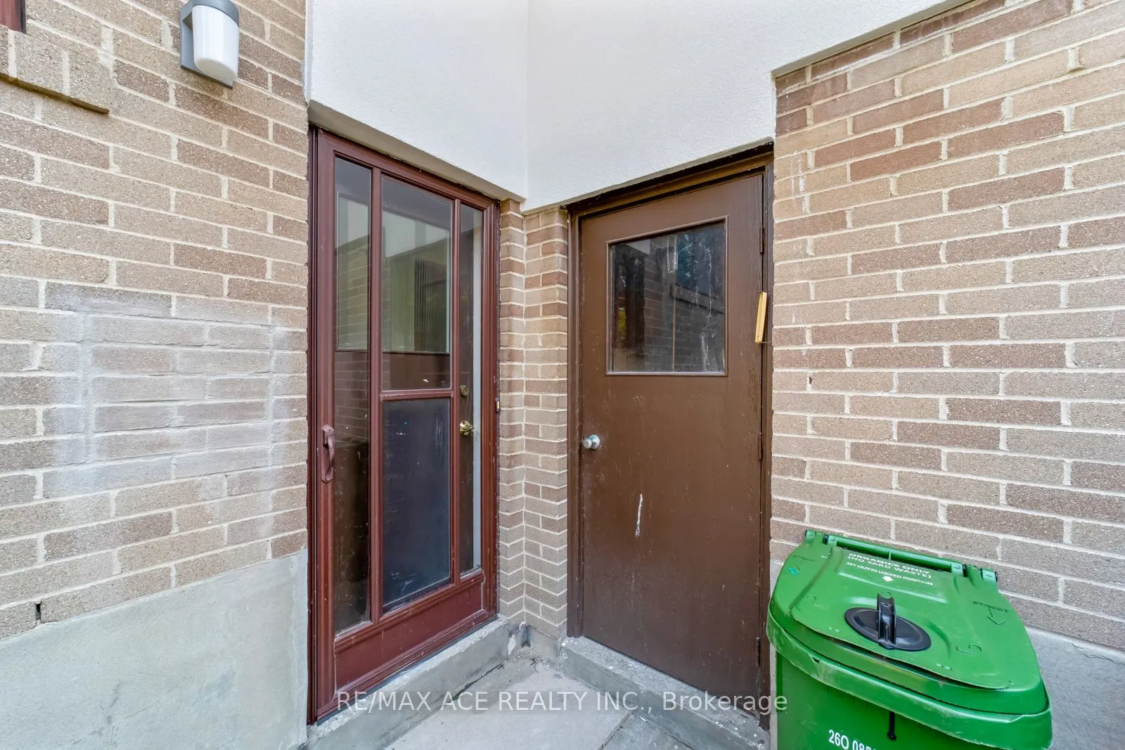 96 Invergordon Avenue