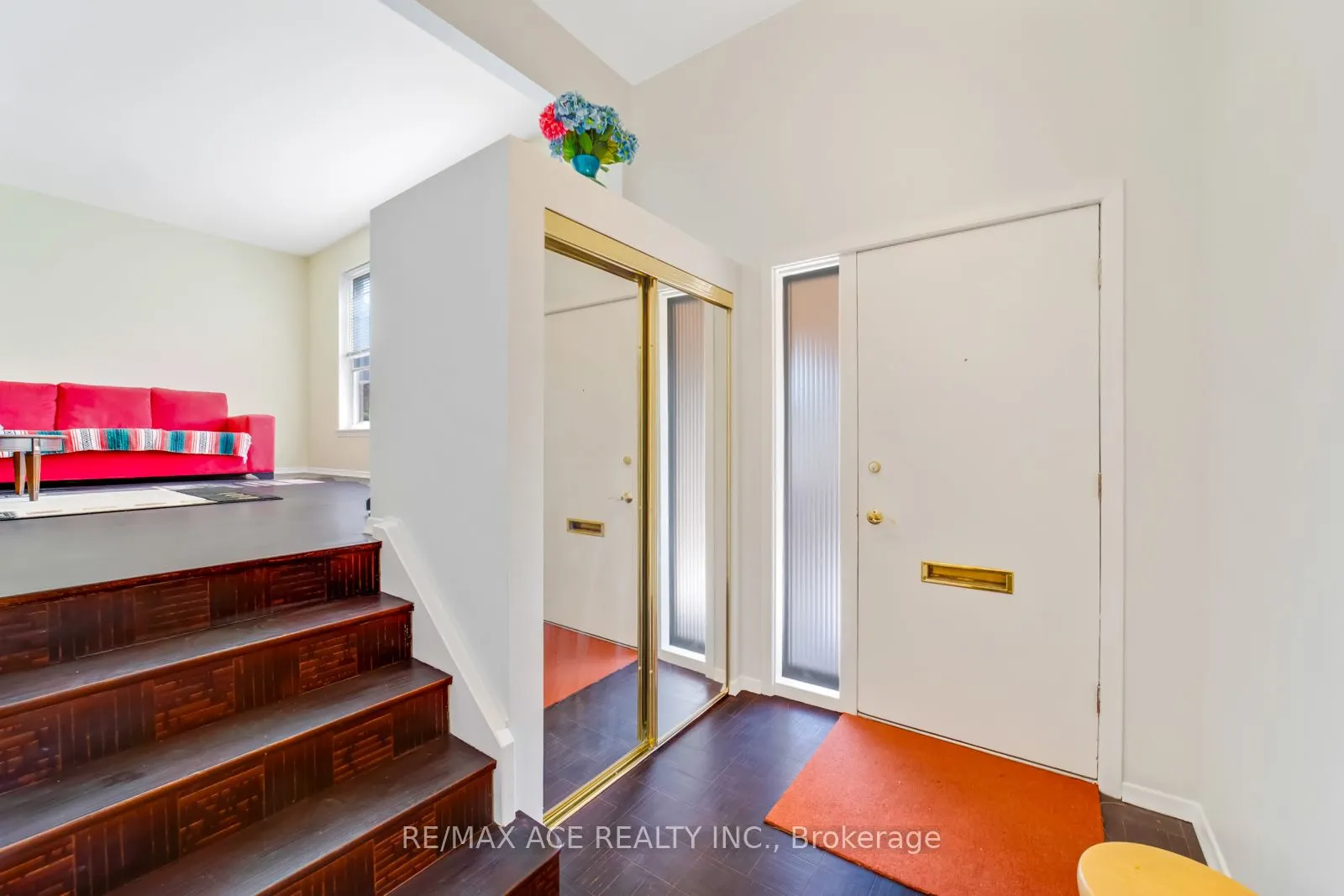 96 Invergordon Avenue