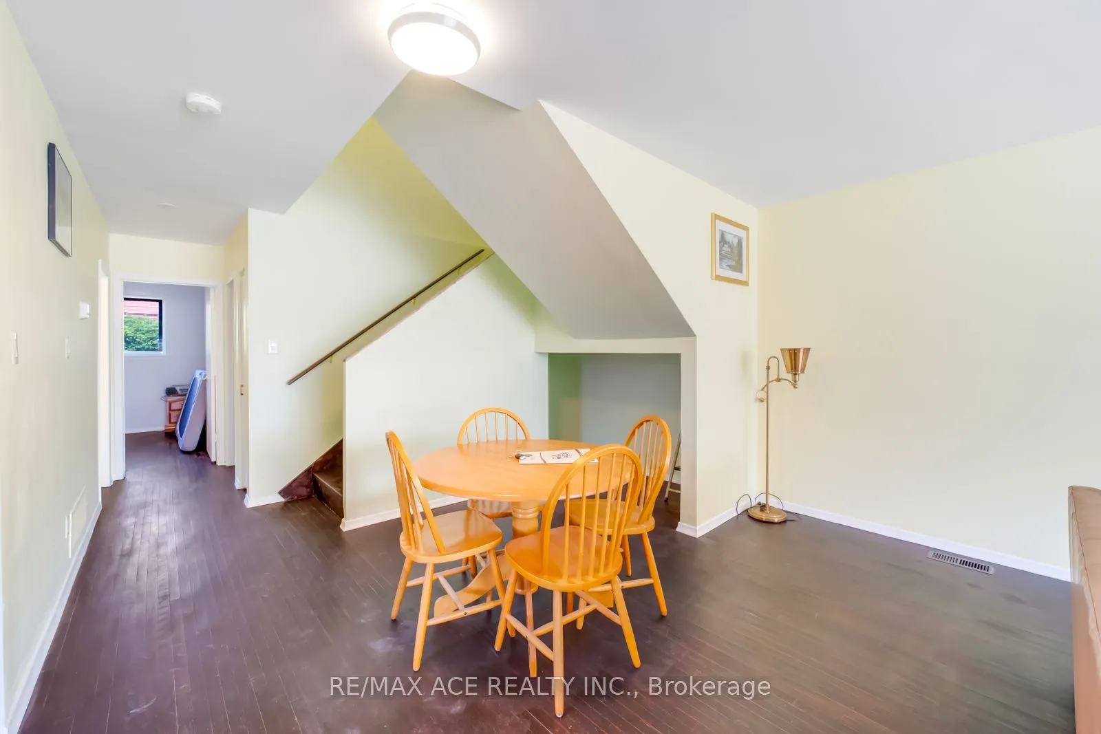 96 Invergordon Avenue