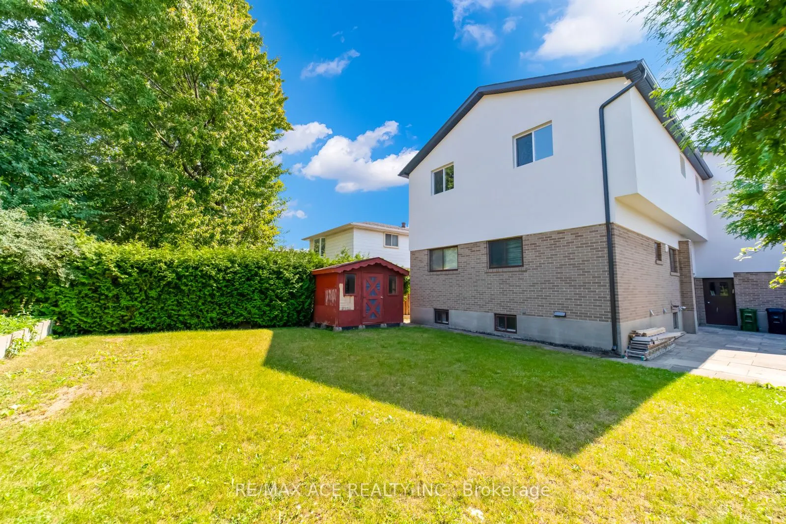 96 Invergordon Avenue