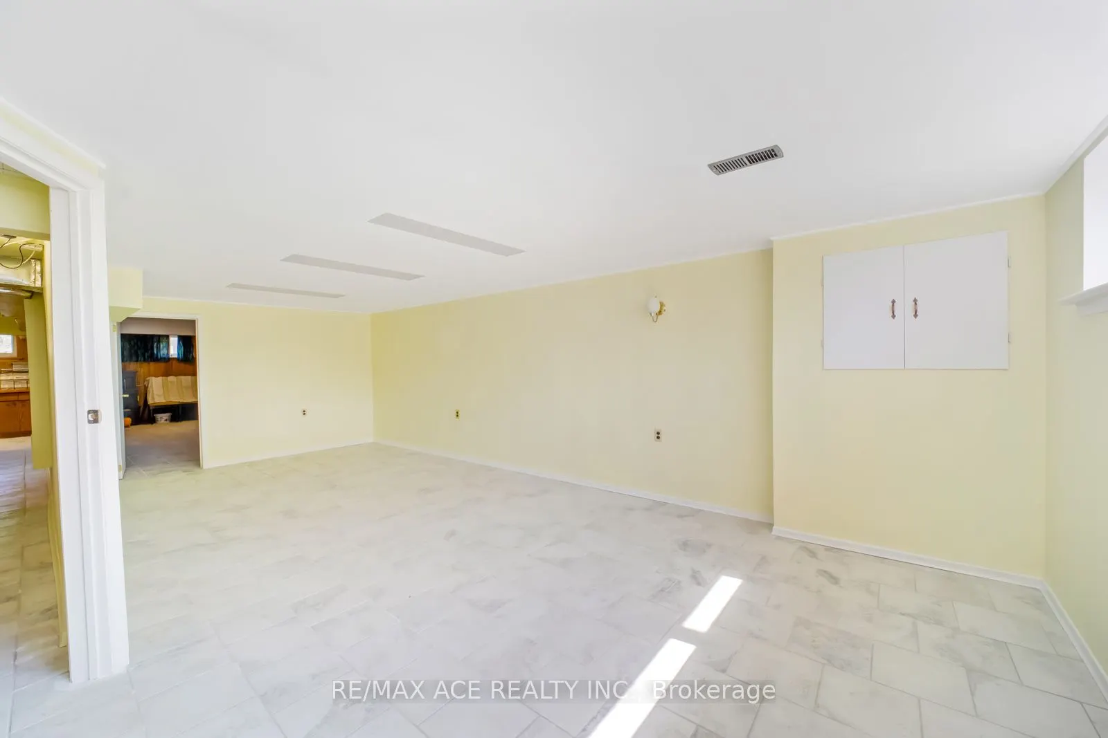96 Invergordon Avenue