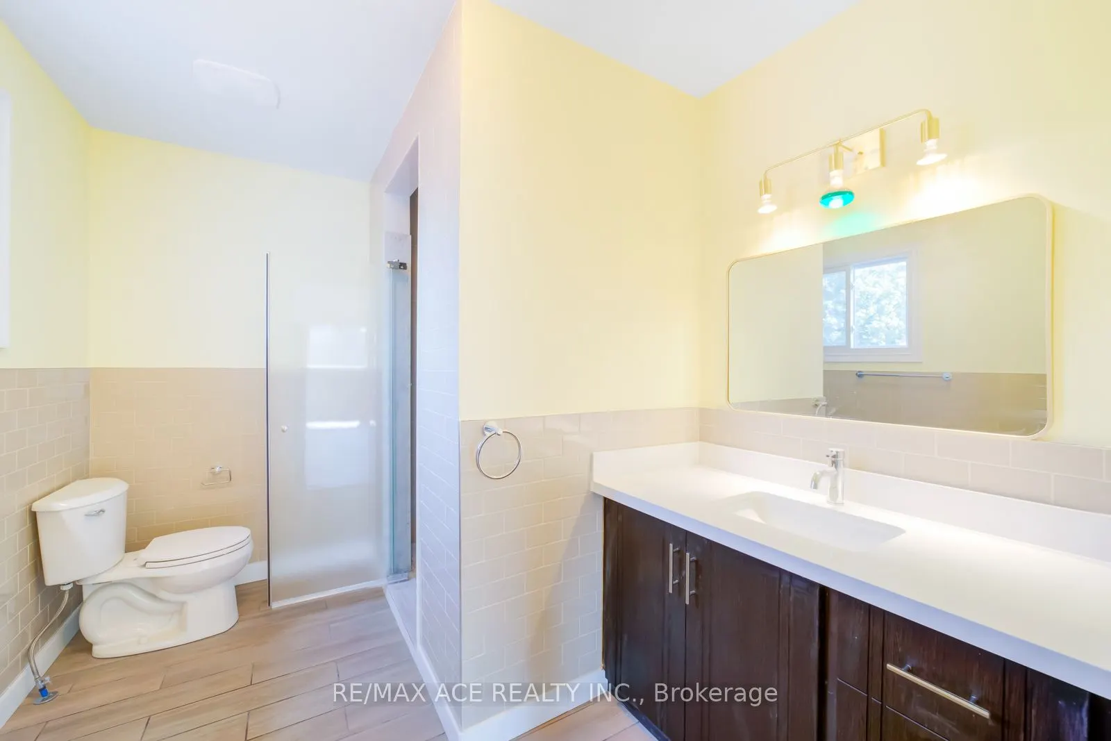96 Invergordon Avenue
